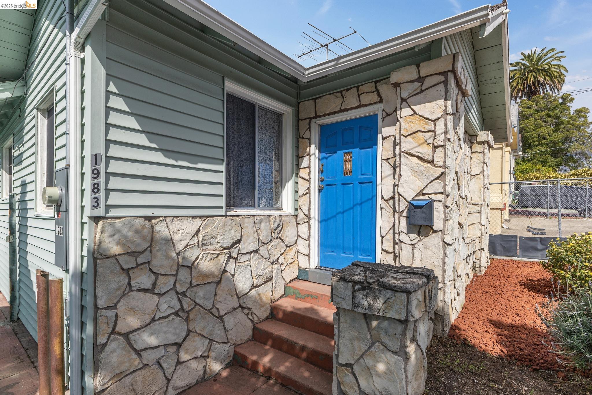 Detail Gallery Image 3 of 60 For 1983 38th Ave, Oakland,  CA 94601 - 5 Beds | 4 Baths