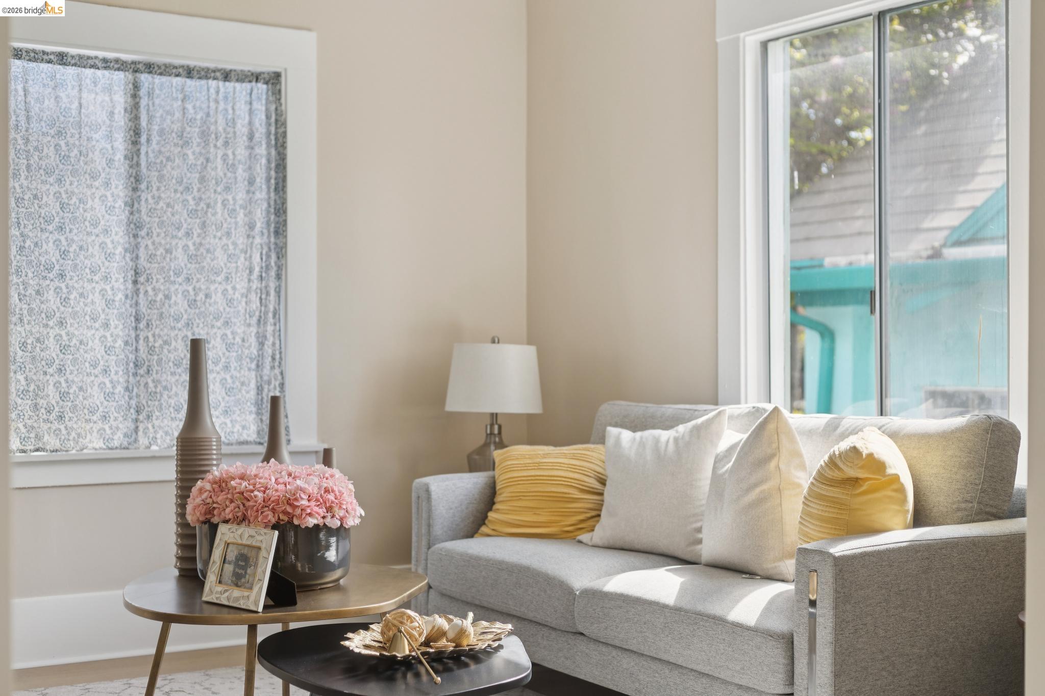 Detail Gallery Image 7 of 60 For 1983 38th Ave, Oakland,  CA 94601 - 5 Beds | 4 Baths