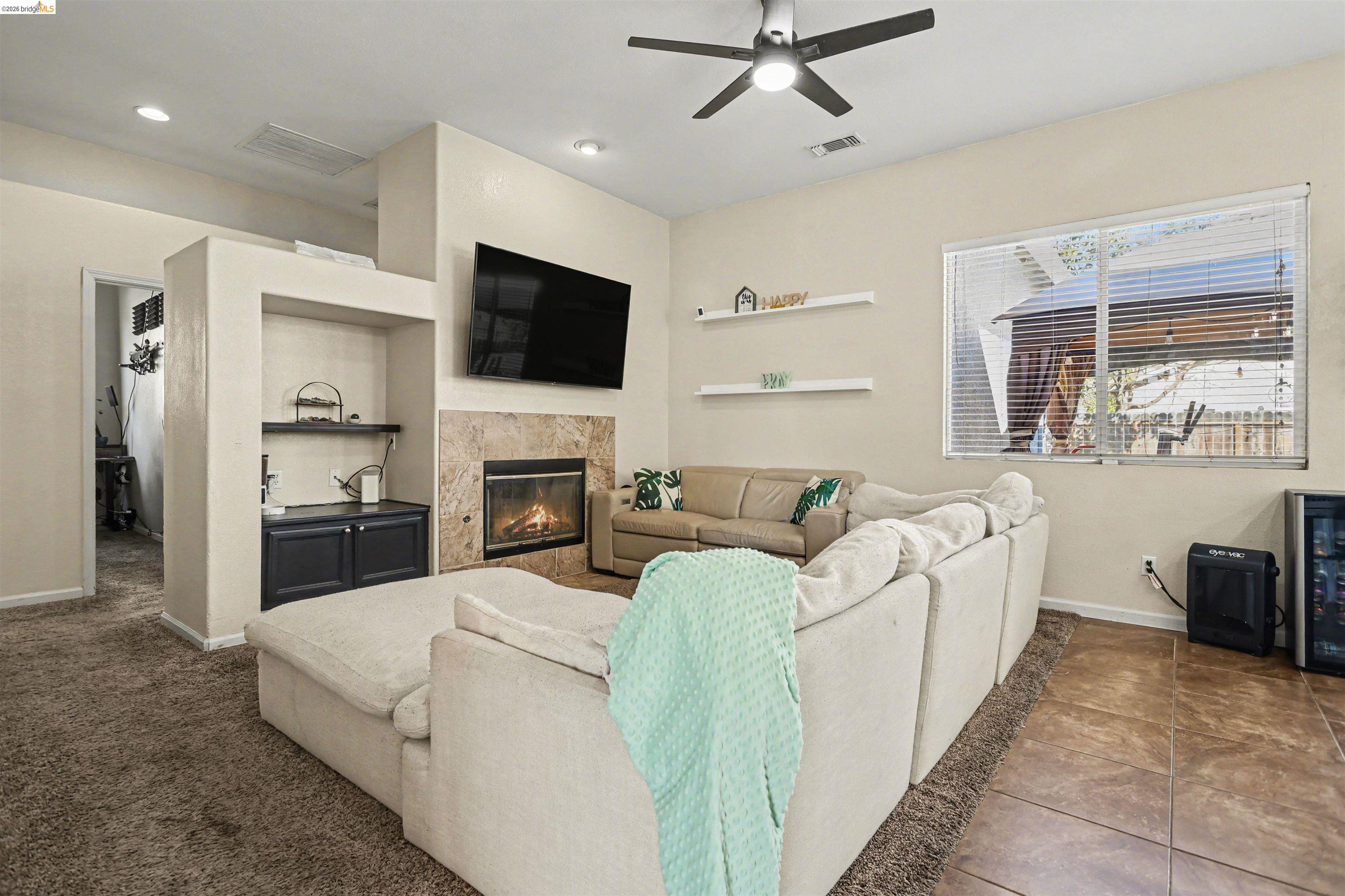 Detail Gallery Image 11 of 31 For 193 Mike Gartrell Cir, Sacramento,  CA 95835 - 3 Beds | 2 Baths