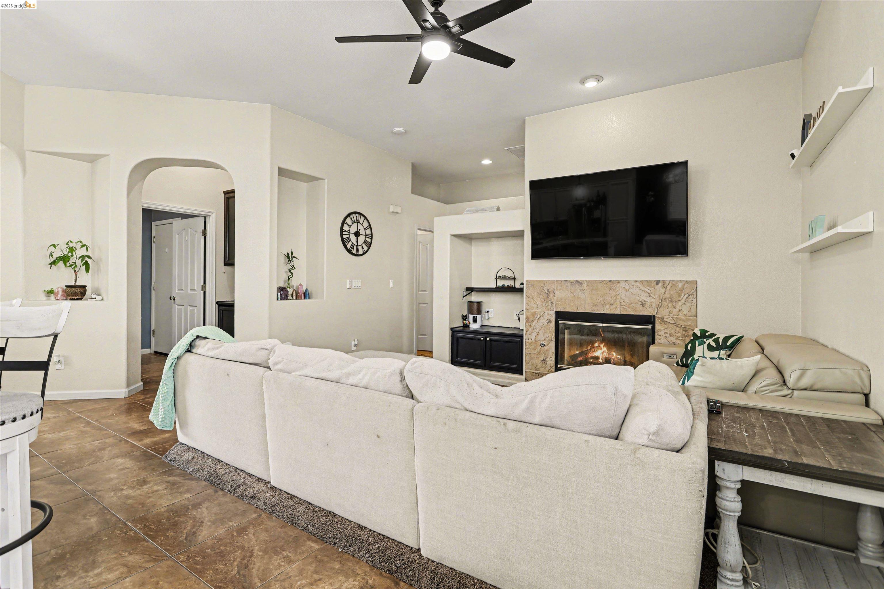 Detail Gallery Image 12 of 31 For 193 Mike Gartrell Cir, Sacramento,  CA 95835 - 3 Beds | 2 Baths
