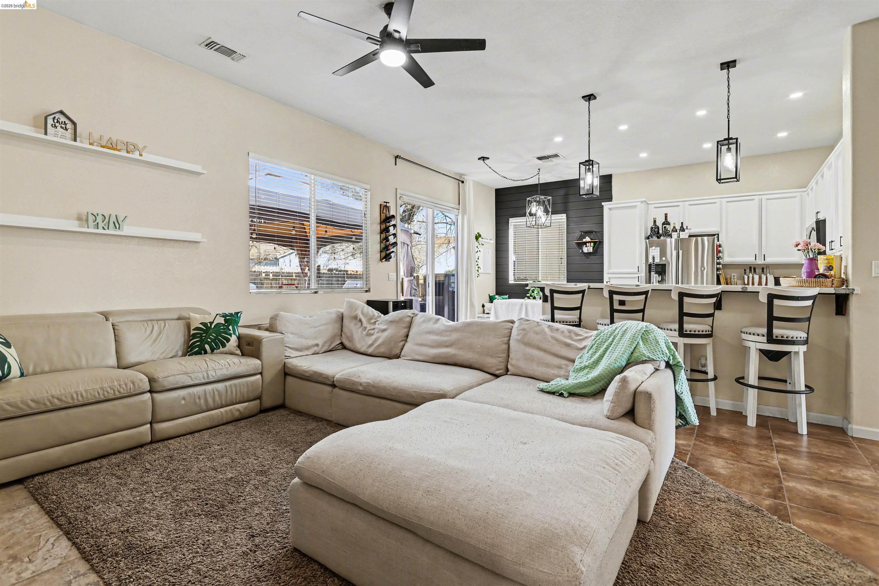 Detail Gallery Image 13 of 31 For 193 Mike Gartrell Cir, Sacramento,  CA 95835 - 3 Beds | 2 Baths