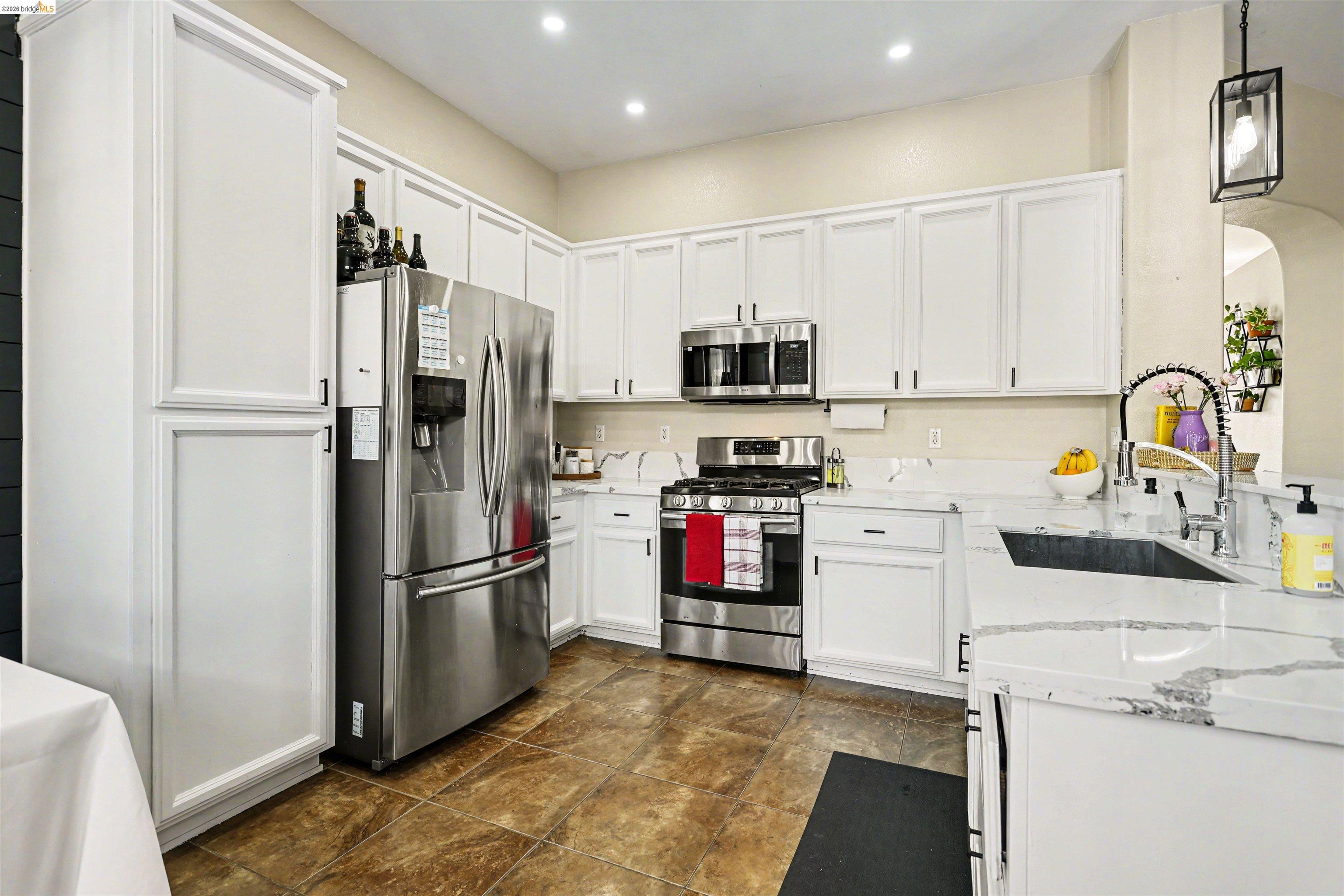 Detail Gallery Image 3 of 31 For 193 Mike Gartrell Cir, Sacramento,  CA 95835 - 3 Beds | 2 Baths