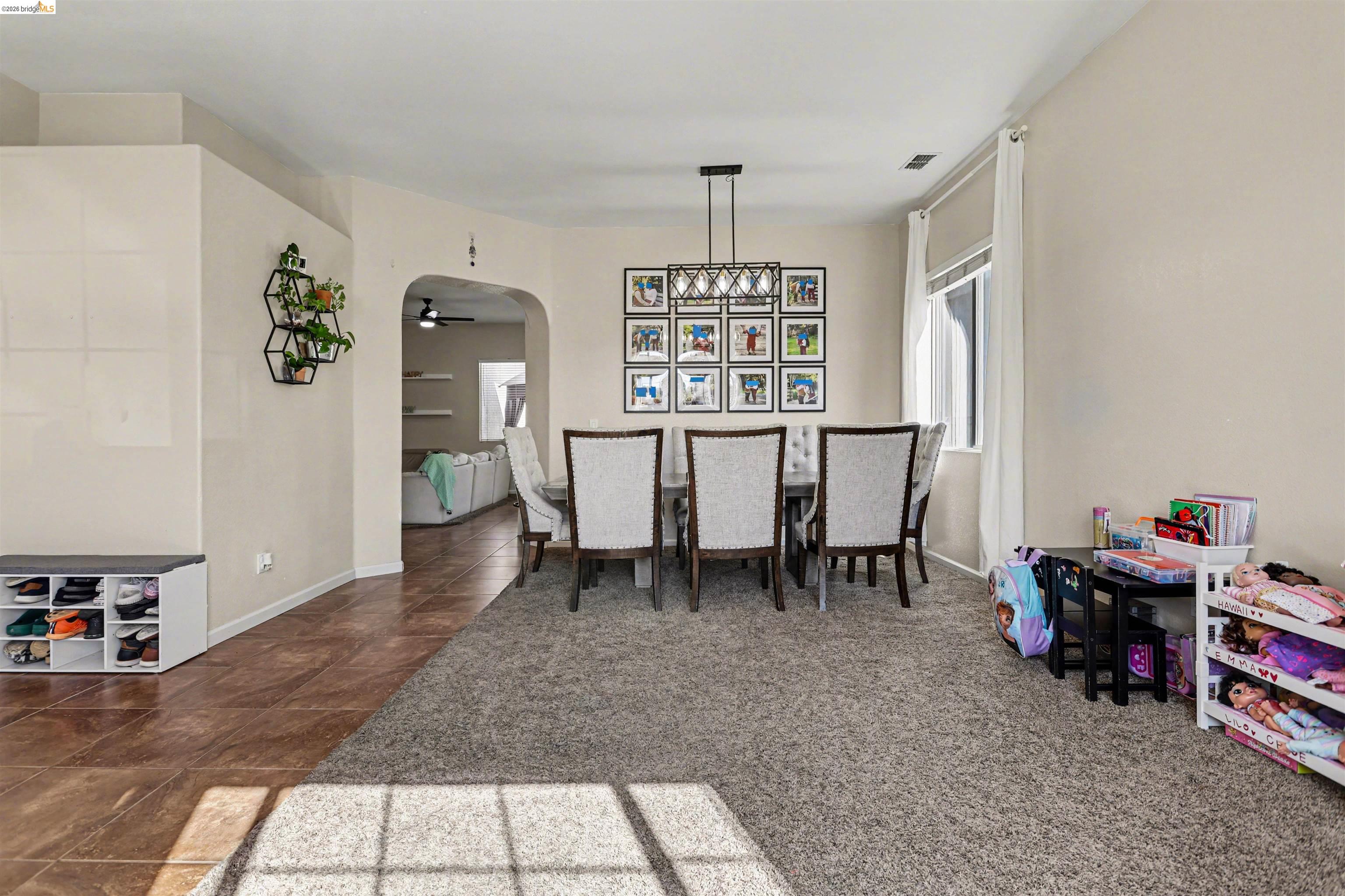Detail Gallery Image 10 of 31 For 193 Mike Gartrell Cir, Sacramento,  CA 95835 - 3 Beds | 2 Baths