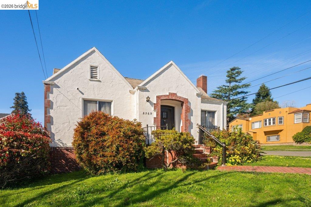 2569 Maxwell Ave