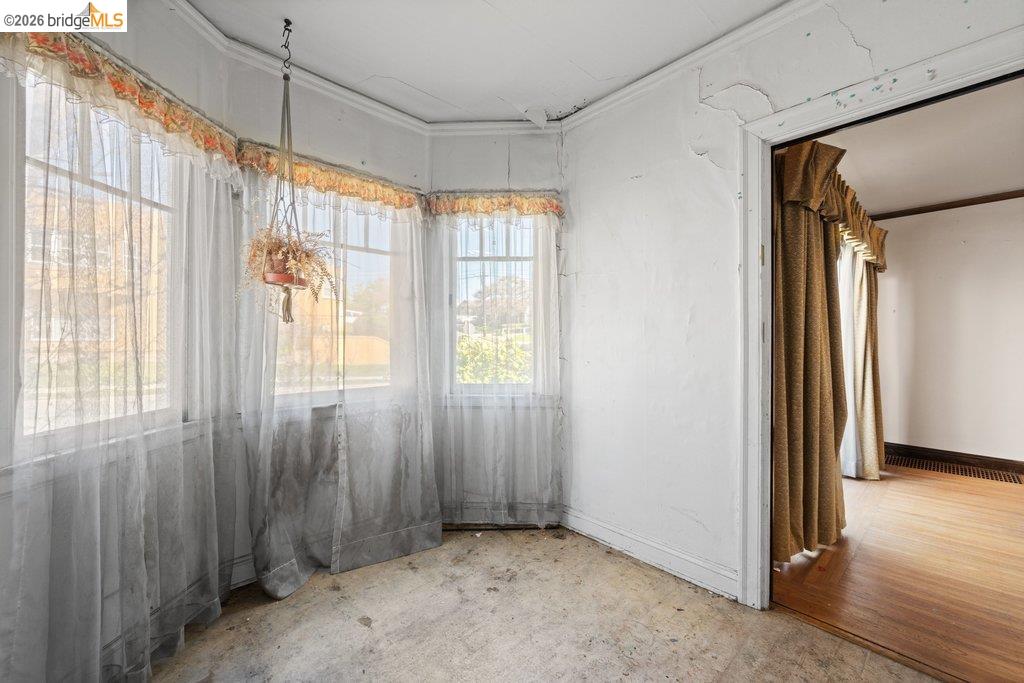 Detail Gallery Image 18 of 60 For 2569 Maxwell Ave, Oakland,  CA 94601 - 3 Beds | 1 Baths