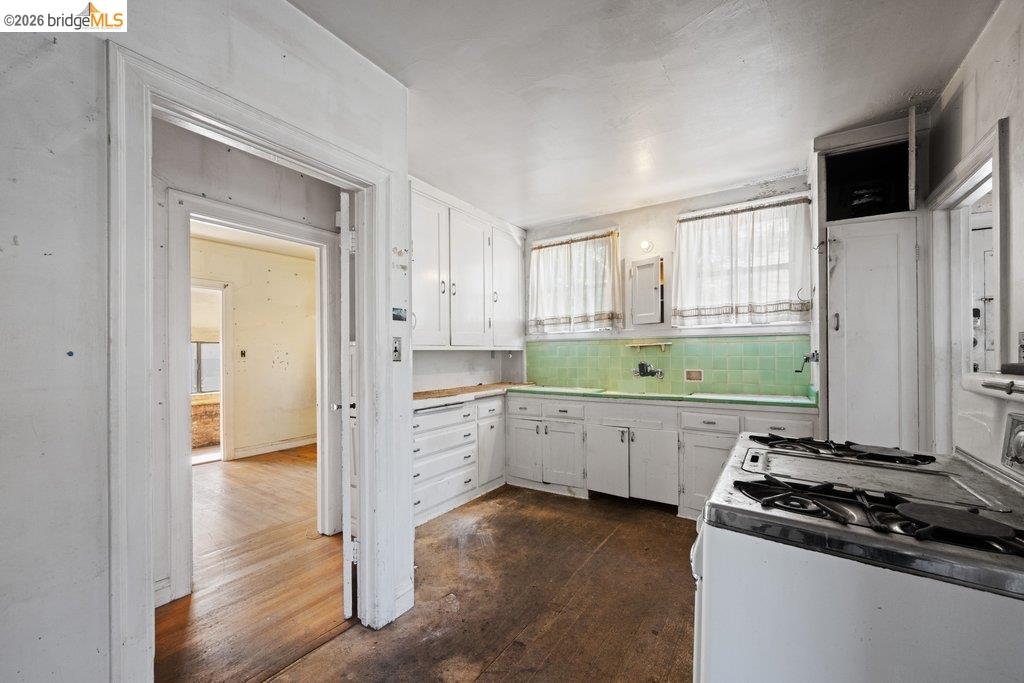 Detail Gallery Image 20 of 60 For 2569 Maxwell Ave, Oakland,  CA 94601 - 3 Beds | 1 Baths