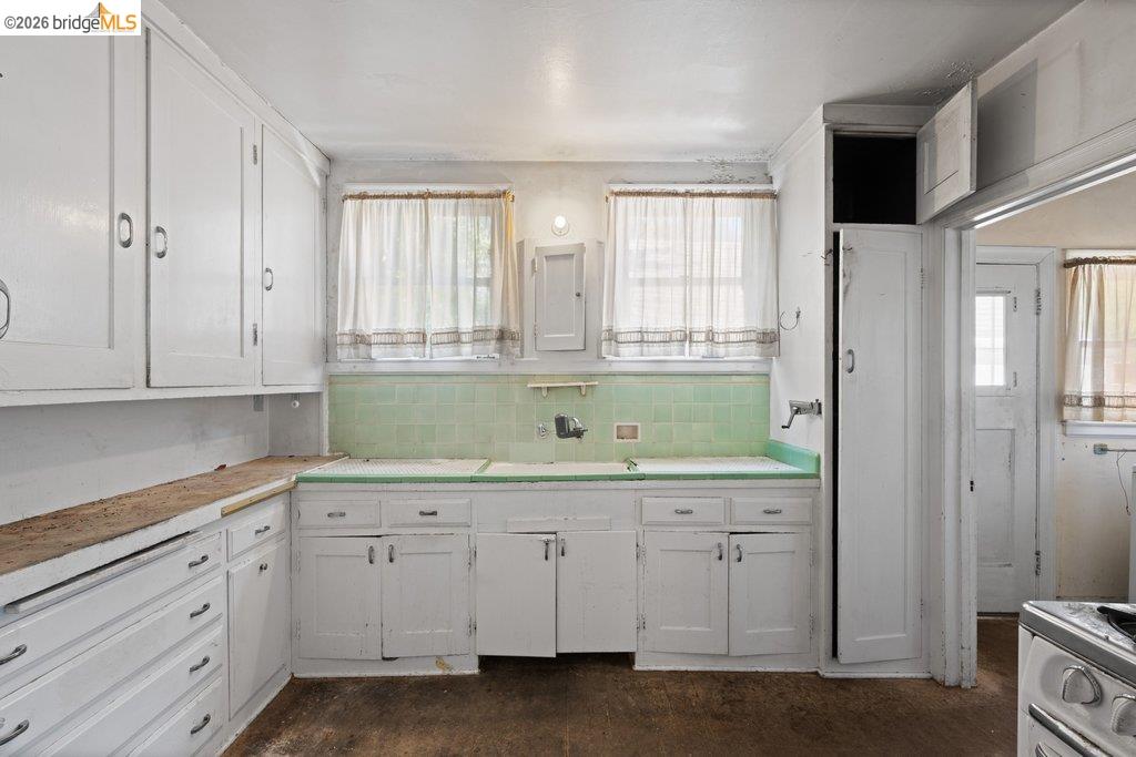 Detail Gallery Image 23 of 60 For 2569 Maxwell Ave, Oakland,  CA 94601 - 3 Beds | 1 Baths