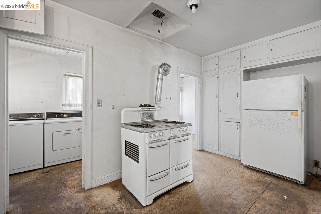 Detail Gallery Image 24 of 60 For 2569 Maxwell Ave, Oakland,  CA 94601 - 3 Beds | 1 Baths