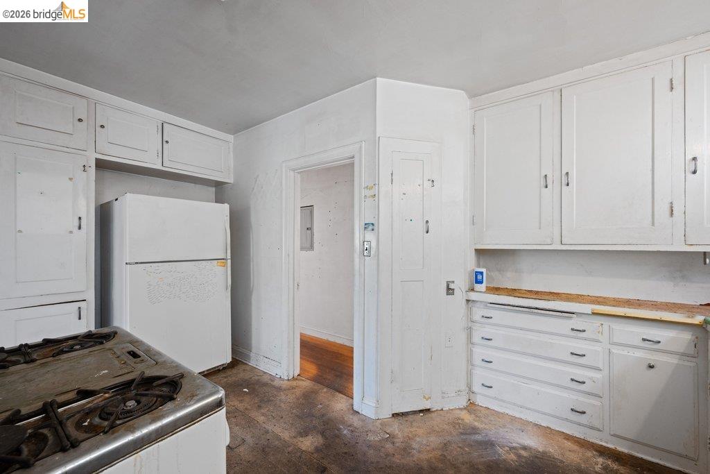 Detail Gallery Image 25 of 60 For 2569 Maxwell Ave, Oakland,  CA 94601 - 3 Beds | 1 Baths