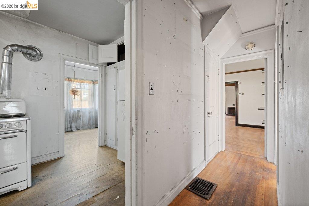 Detail Gallery Image 26 of 60 For 2569 Maxwell Ave, Oakland,  CA 94601 - 3 Beds | 1 Baths