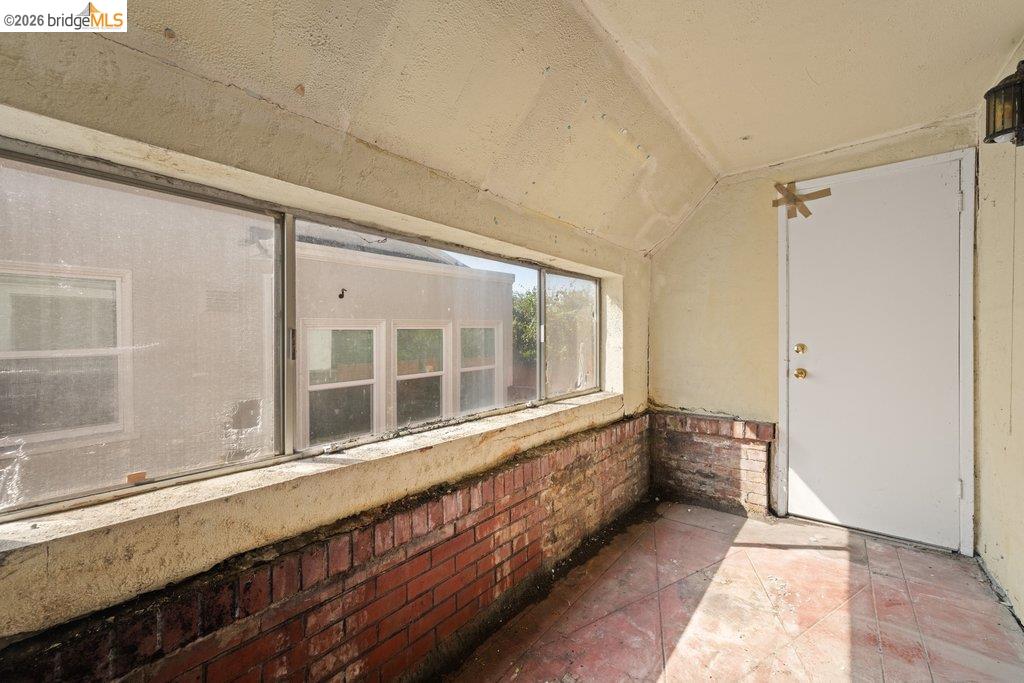 Detail Gallery Image 36 of 60 For 2569 Maxwell Ave, Oakland,  CA 94601 - 3 Beds | 1 Baths