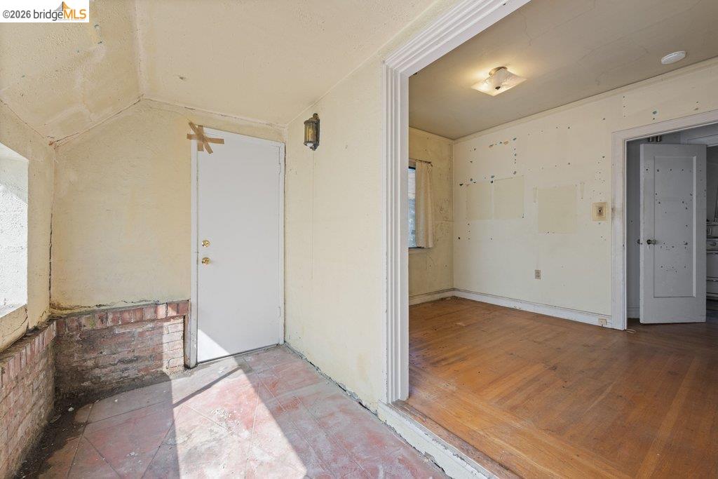 Detail Gallery Image 37 of 60 For 2569 Maxwell Ave, Oakland,  CA 94601 - 3 Beds | 1 Baths