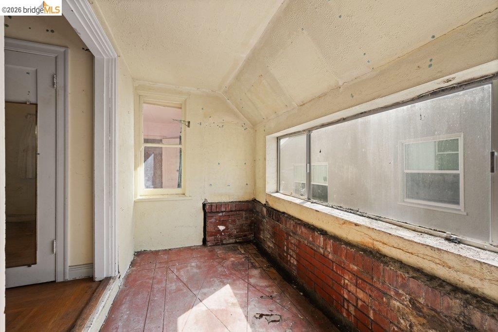 Detail Gallery Image 38 of 60 For 2569 Maxwell Ave, Oakland,  CA 94601 - 3 Beds | 1 Baths