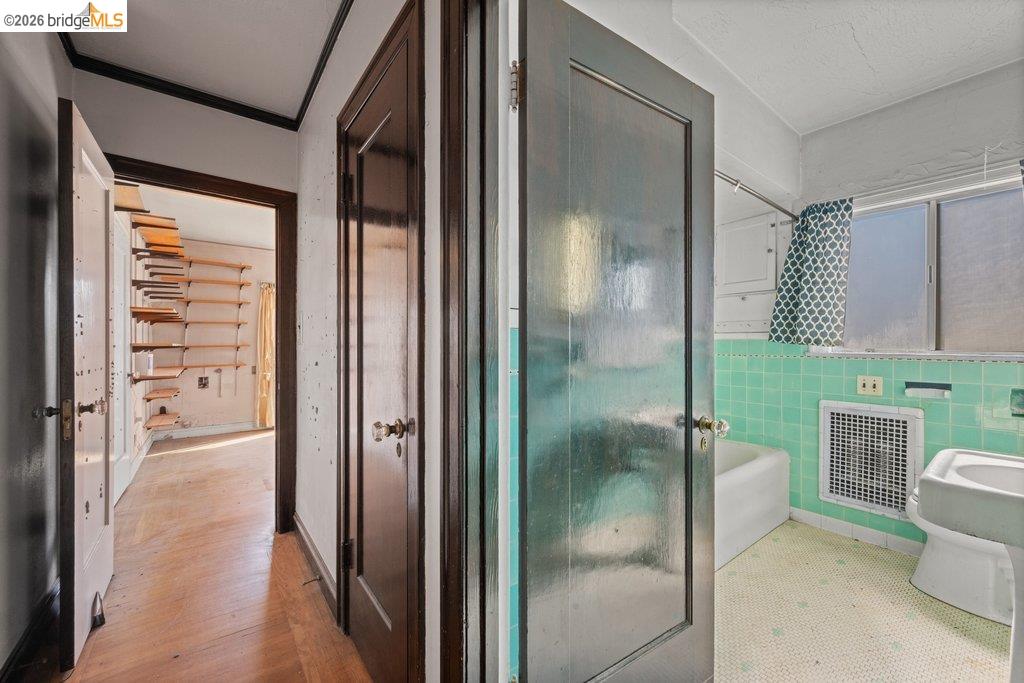 Detail Gallery Image 39 of 60 For 2569 Maxwell Ave, Oakland,  CA 94601 - 3 Beds | 1 Baths