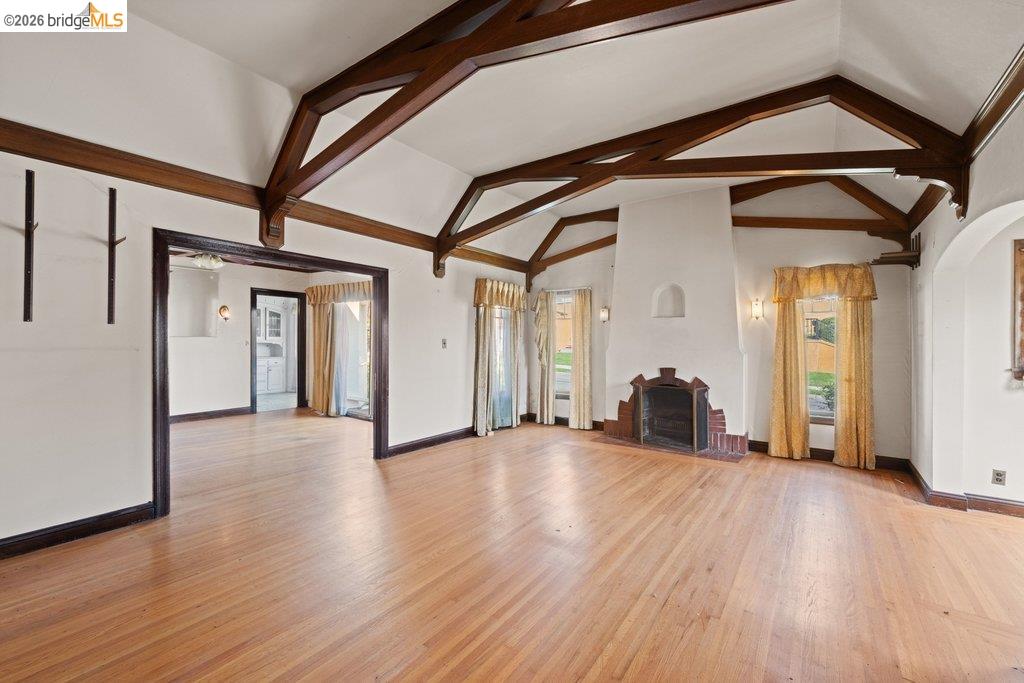 Detail Gallery Image 5 of 60 For 2569 Maxwell Ave, Oakland,  CA 94601 - 3 Beds | 1 Baths