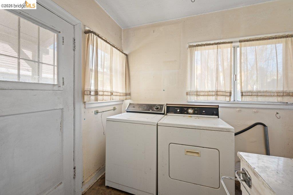 Detail Gallery Image 47 of 60 For 2569 Maxwell Ave, Oakland,  CA 94601 - 3 Beds | 1 Baths