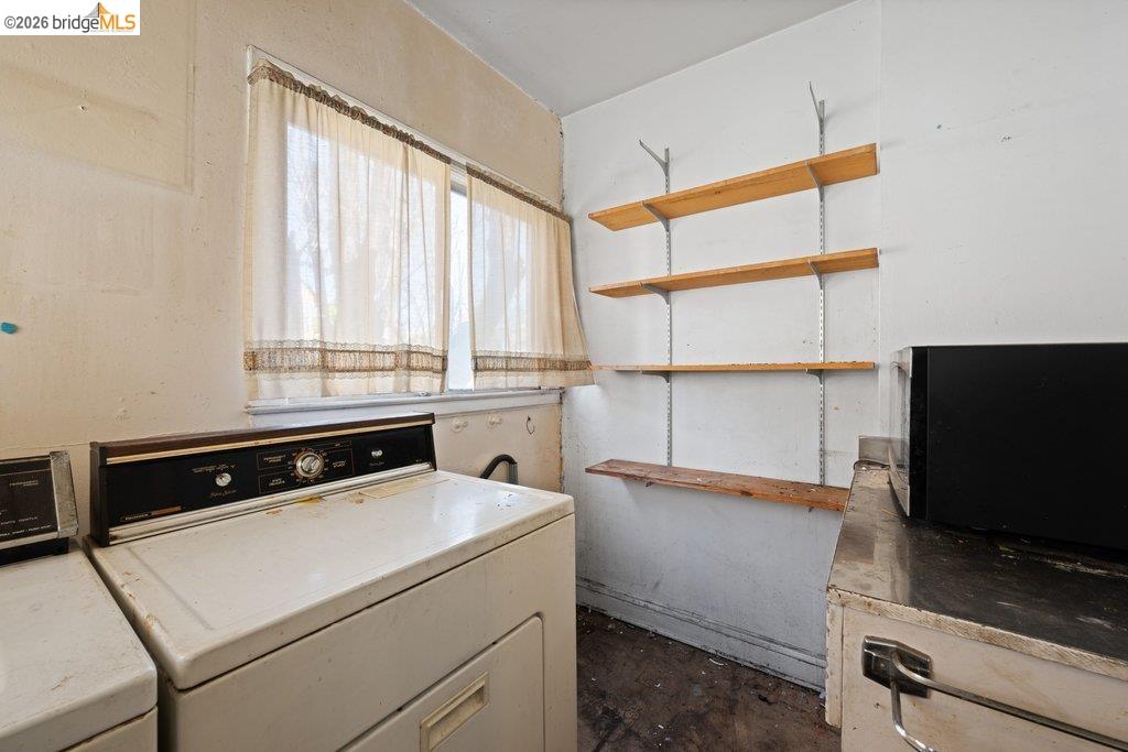 Detail Gallery Image 48 of 60 For 2569 Maxwell Ave, Oakland,  CA 94601 - 3 Beds | 1 Baths