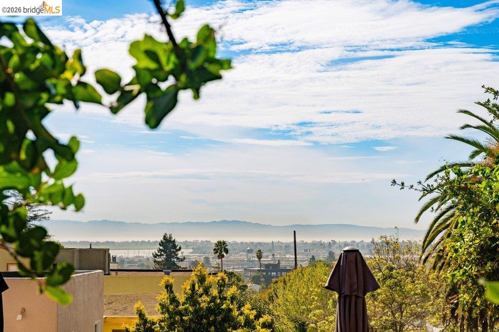 Detail Gallery Image 60 of 60 For 2569 Maxwell Ave, Oakland,  CA 94601 - 3 Beds | 1 Baths