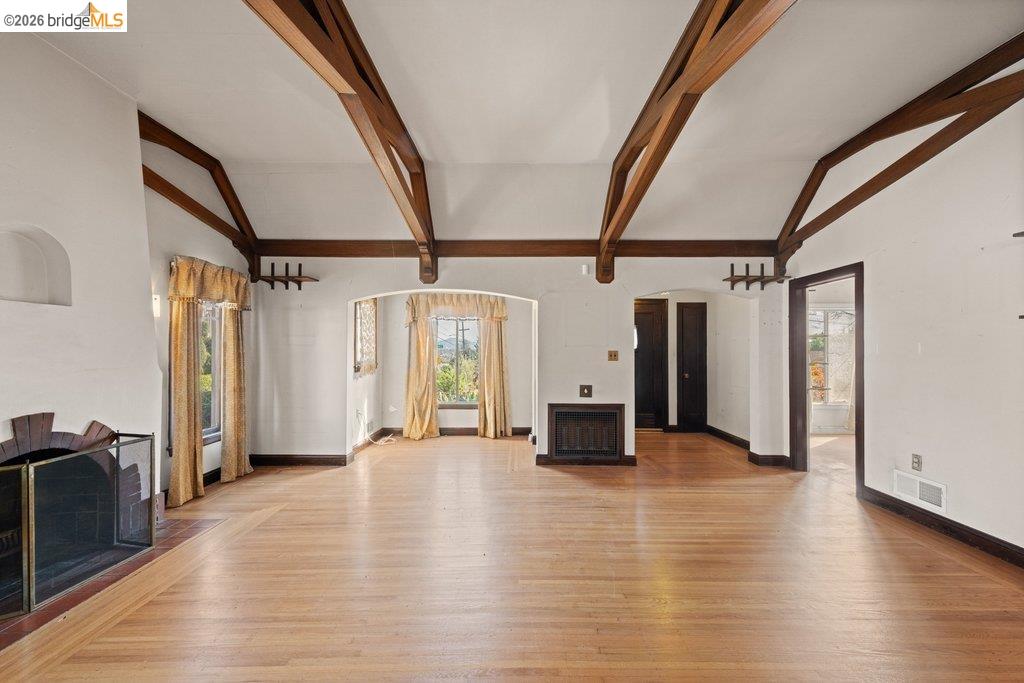 Detail Gallery Image 8 of 60 For 2569 Maxwell Ave, Oakland,  CA 94601 - 3 Beds | 1 Baths