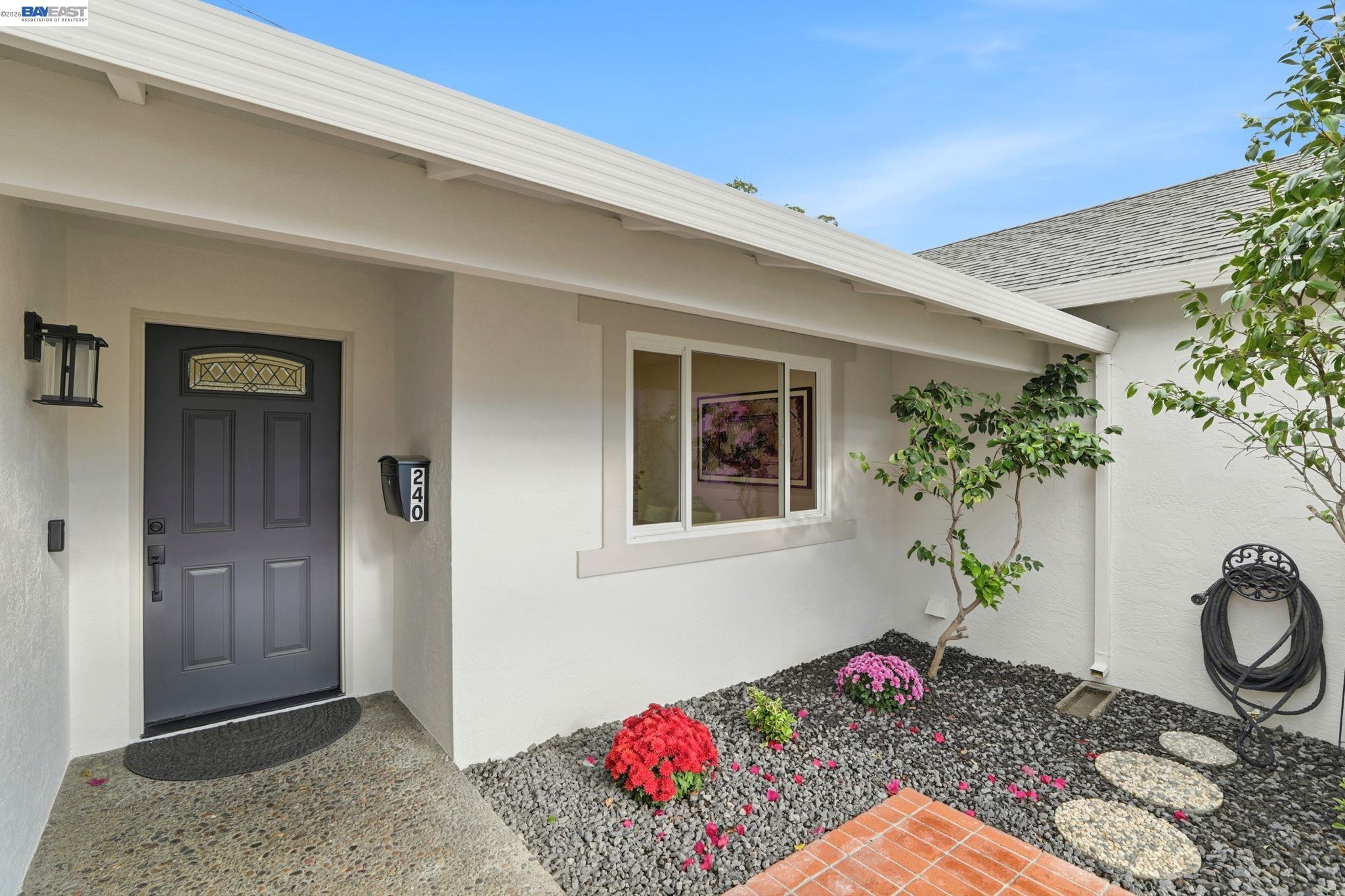 Detail Gallery Image 3 of 33 For 240 Carmelita Pl, Fremont,  CA 94539 - 3 Beds | 2 Baths