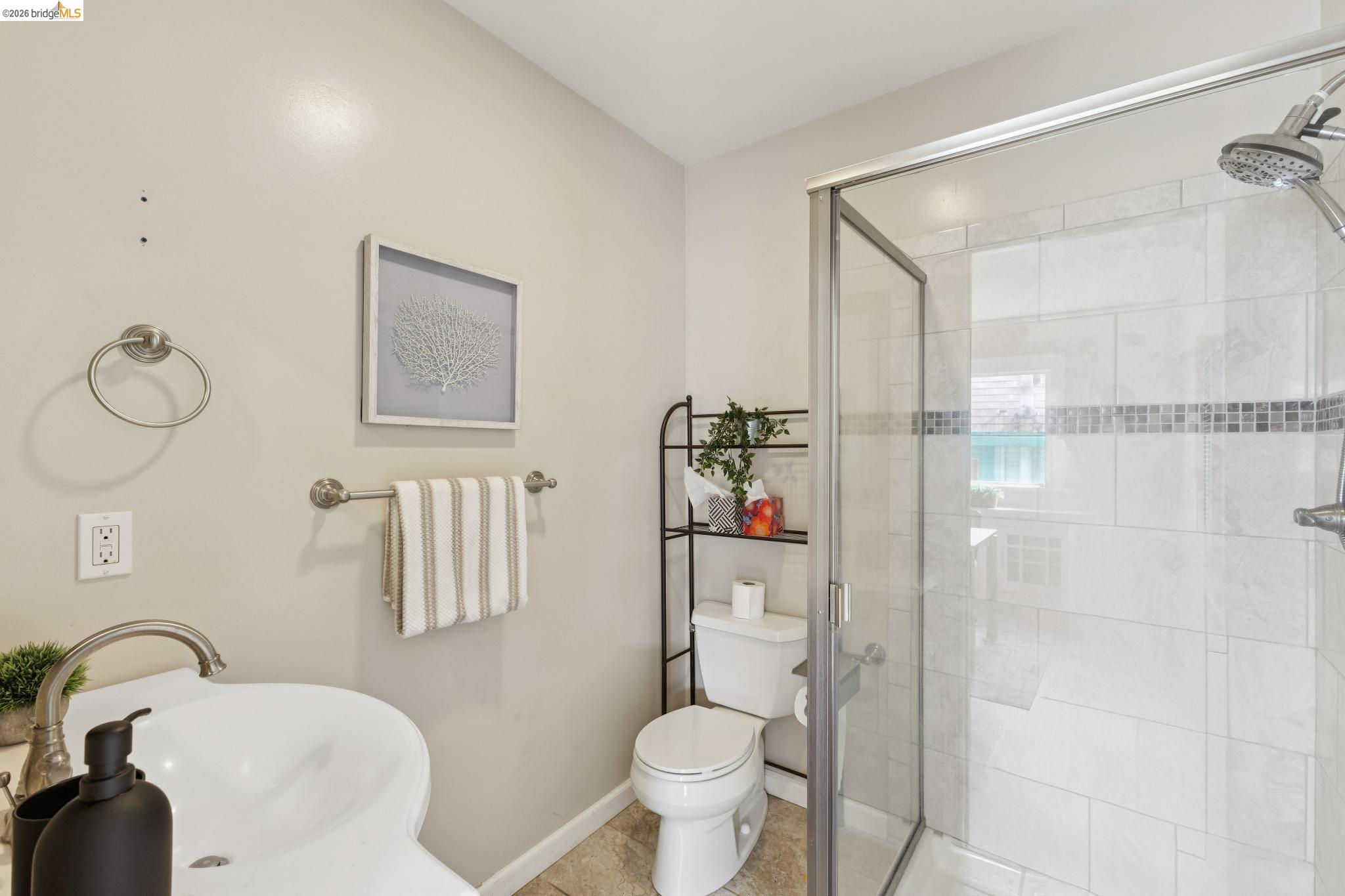 Detail Gallery Image 18 of 60 For 1983 38th Ave, Oakland,  CA 94601 - – Beds | – Baths