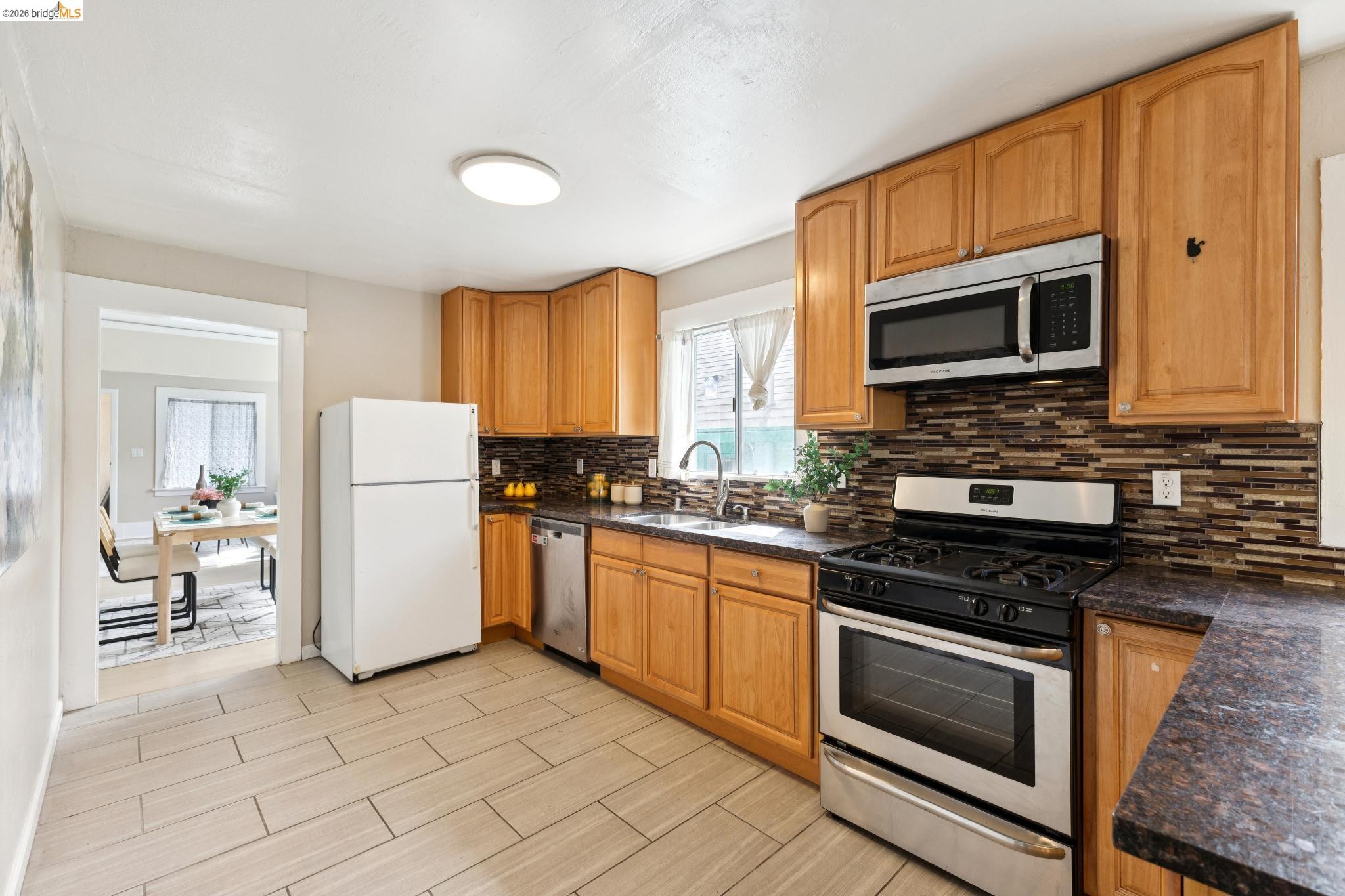 Detail Gallery Image 25 of 60 For 1983 38th Ave, Oakland,  CA 94601 - – Beds | – Baths