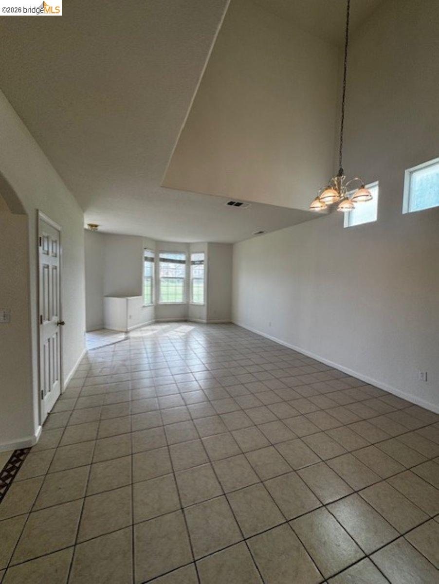 Detail Gallery Image 5 of 35 For 8224 Shay Cir, Stockton,  CA 95212 - 3 Beds | 2/1 Baths