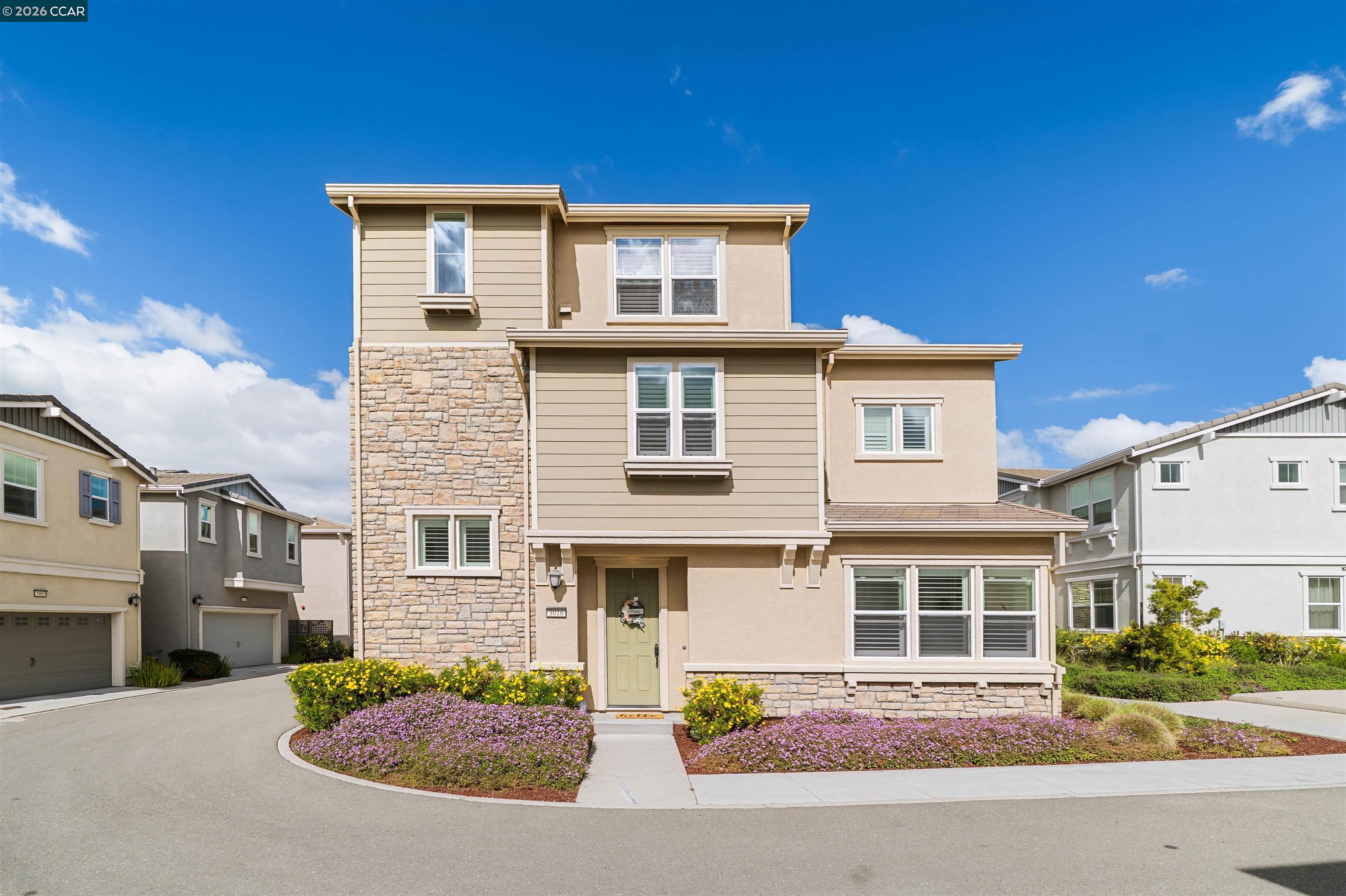 Detail Gallery Image 2 of 54 For 3016 Threecastles Way, Dublin,  CA 94568 - 4 Beds | 3/1 Baths