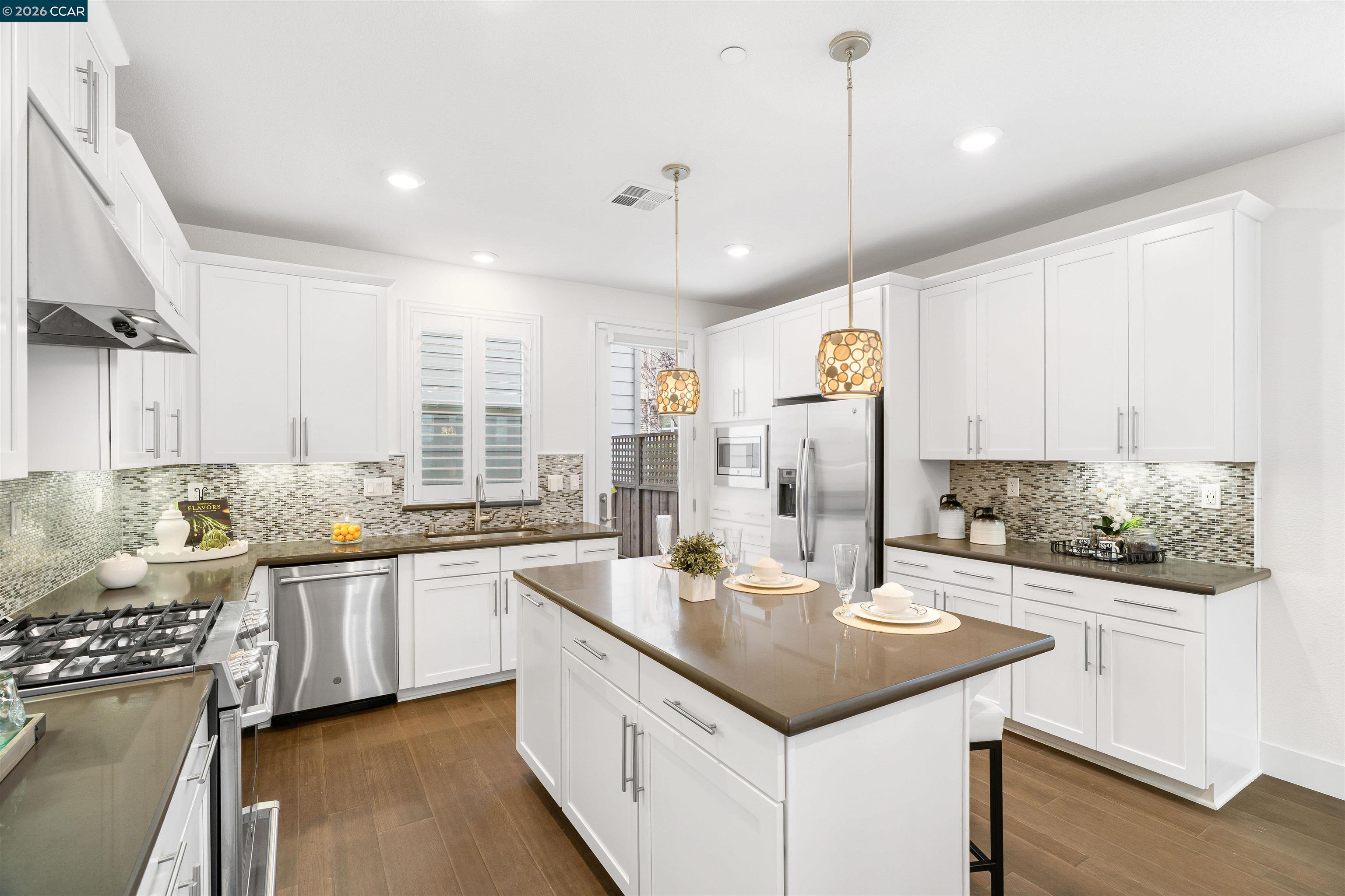 Detail Gallery Image 14 of 54 For 3016 Threecastles Way, Dublin,  CA 94568 - 4 Beds | 3/1 Baths