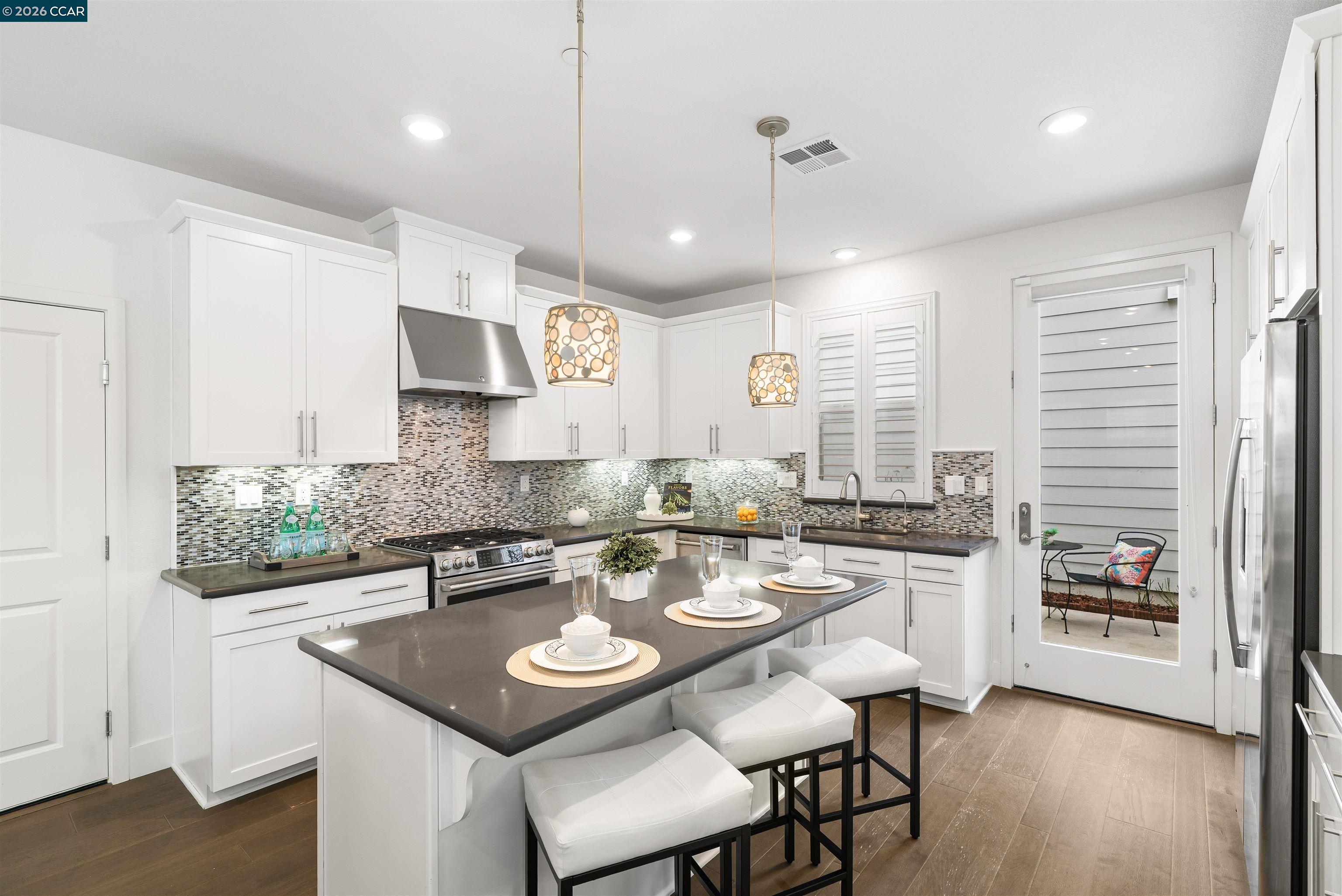 Detail Gallery Image 15 of 54 For 3016 Threecastles Way, Dublin,  CA 94568 - 4 Beds | 3/1 Baths