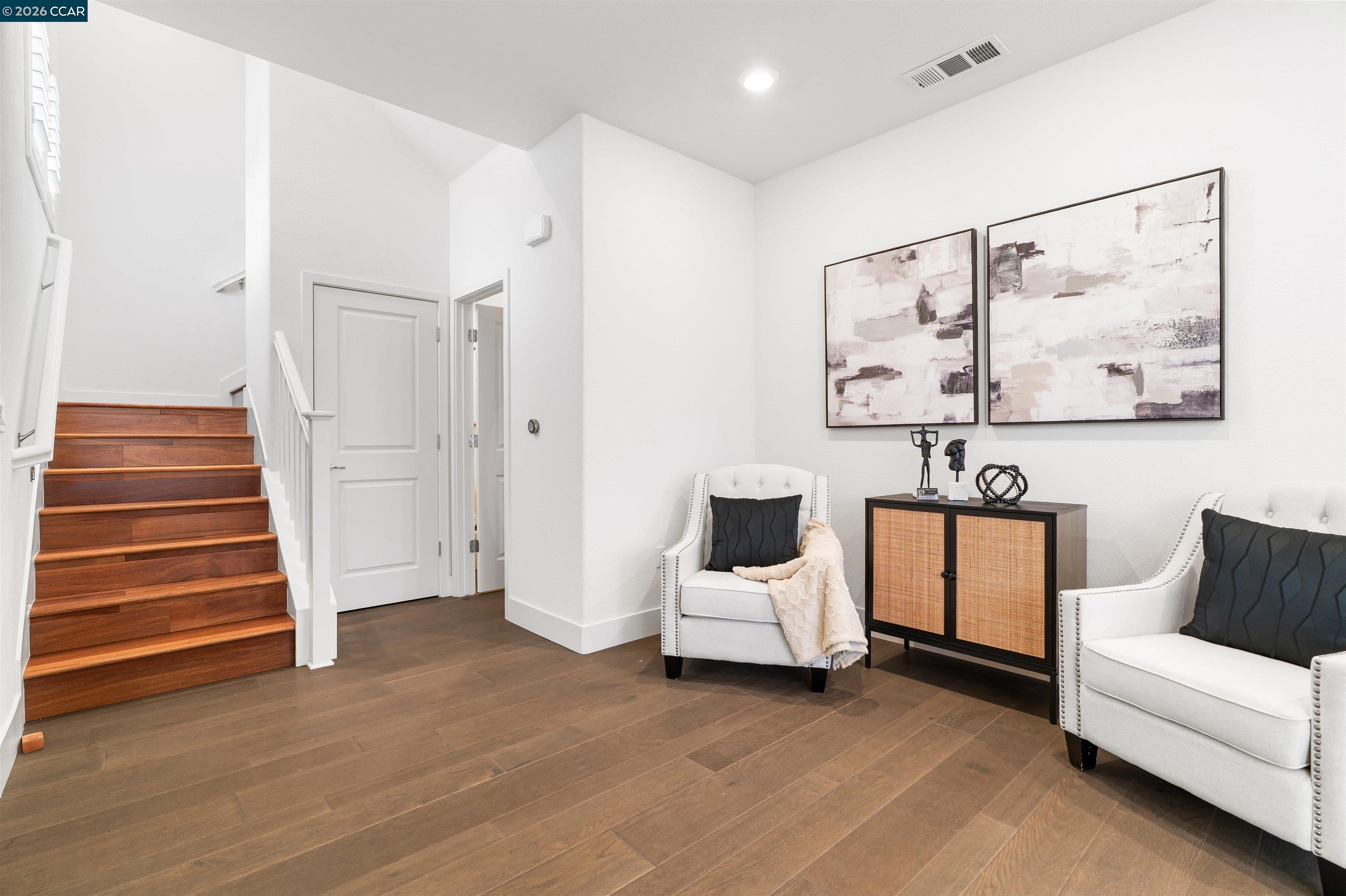 Detail Gallery Image 6 of 54 For 3016 Threecastles Way, Dublin,  CA 94568 - 4 Beds | 3/1 Baths