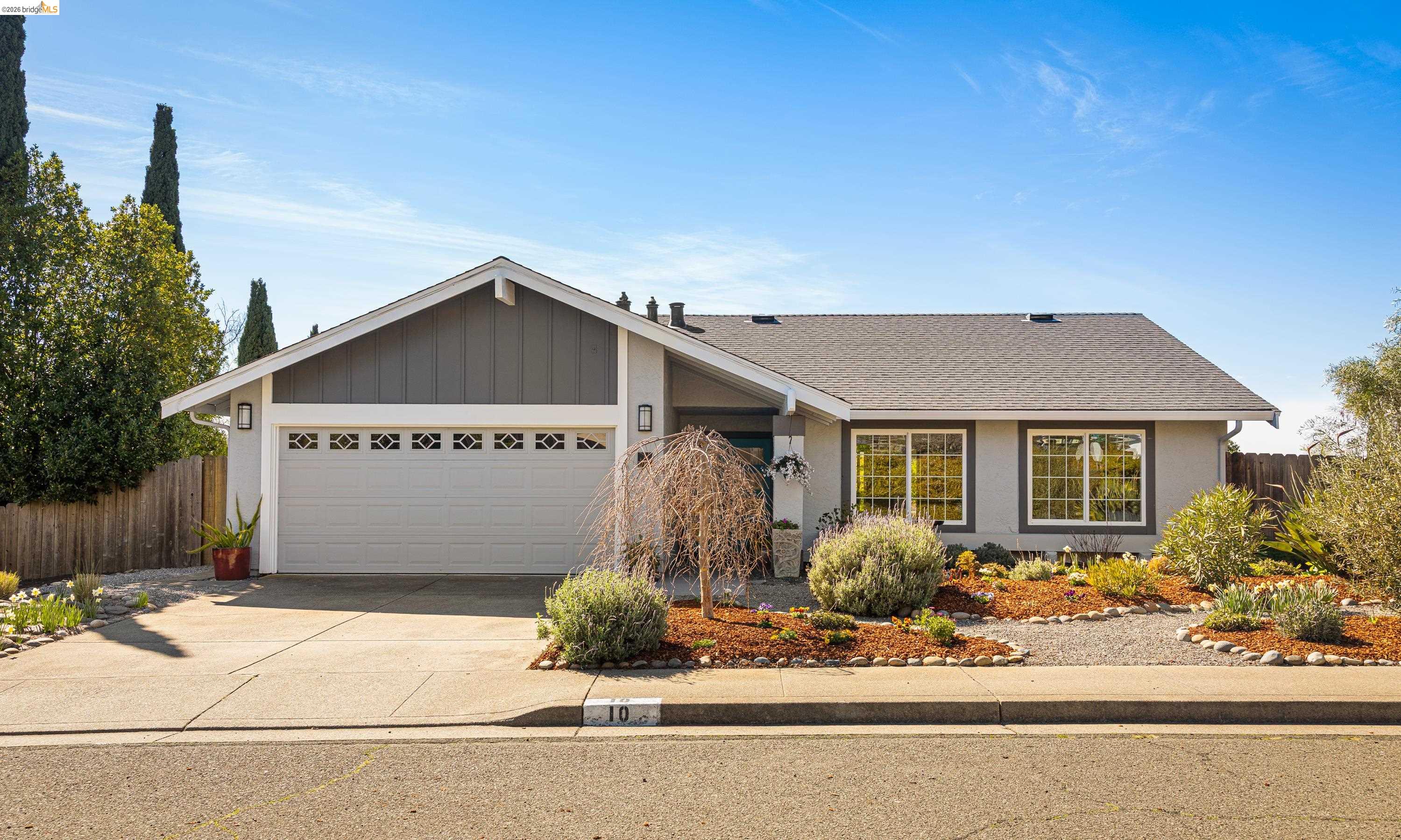 Detail Gallery Image 2 of 58 For 10 Clear Water Ct, Richmond,  CA 94803 - 3 Beds | 2 Baths