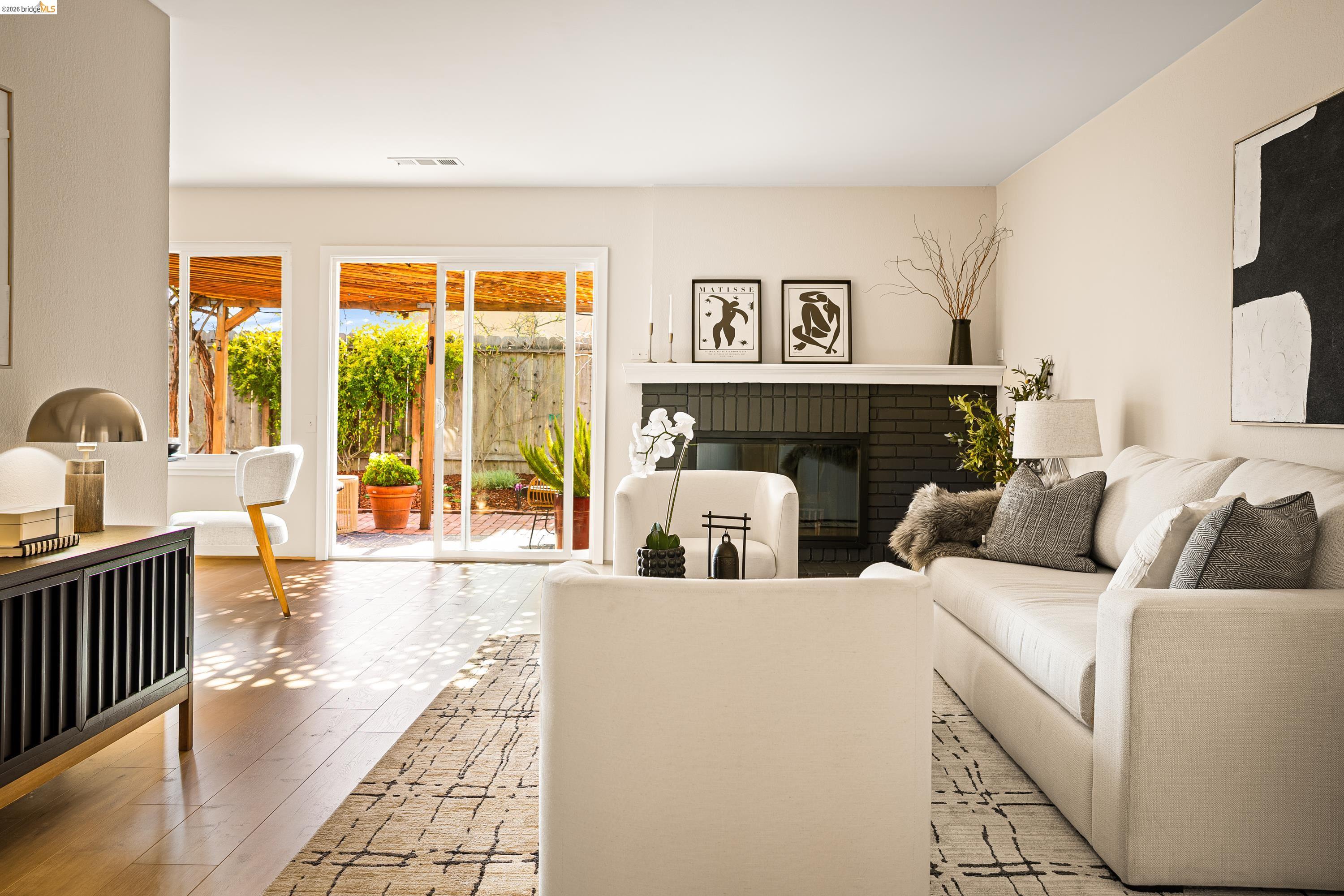 Detail Gallery Image 5 of 58 For 10 Clear Water Ct, Richmond,  CA 94803 - 3 Beds | 2 Baths