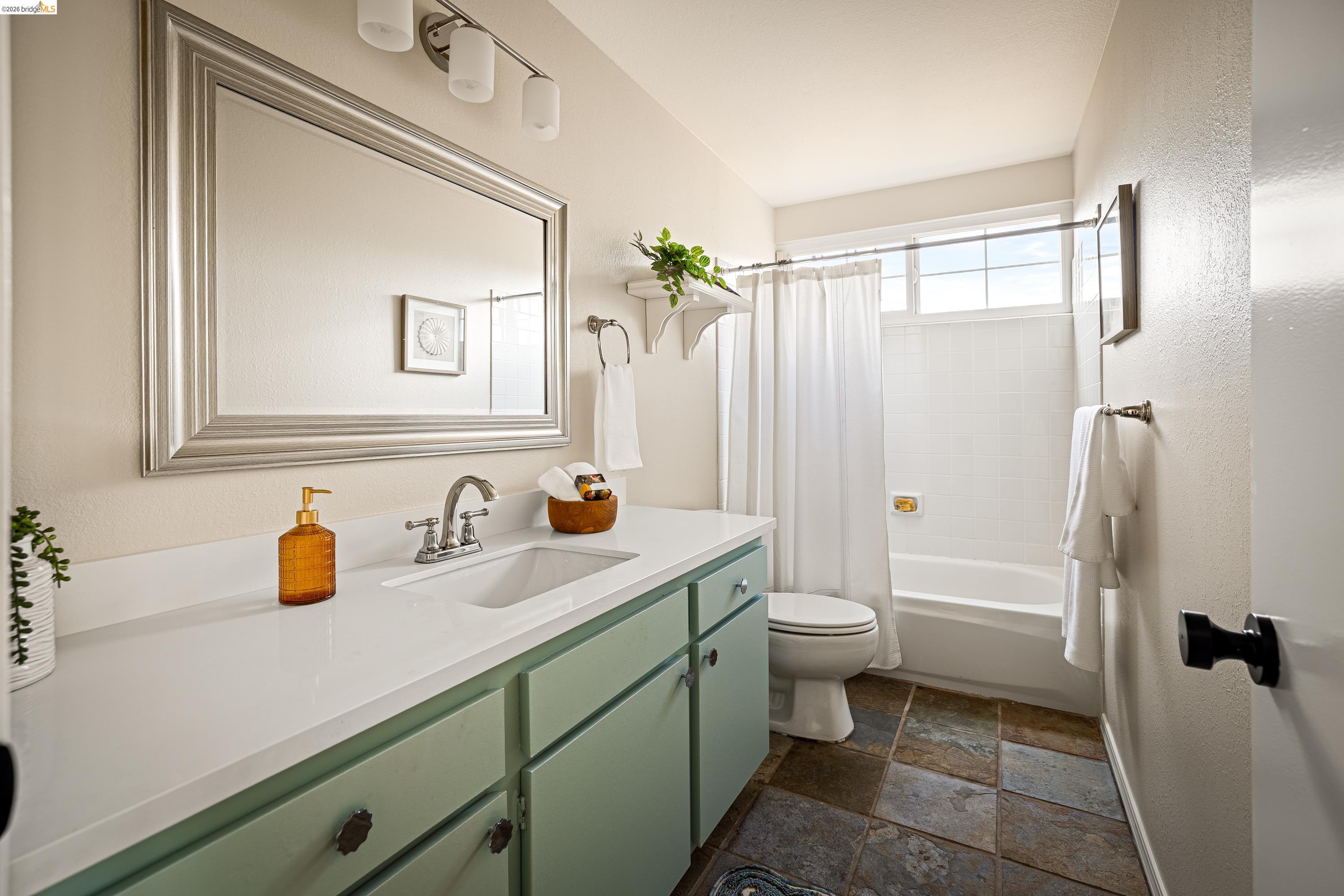 Detail Gallery Image 46 of 58 For 10 Clear Water Ct, Richmond,  CA 94803 - 3 Beds | 2 Baths