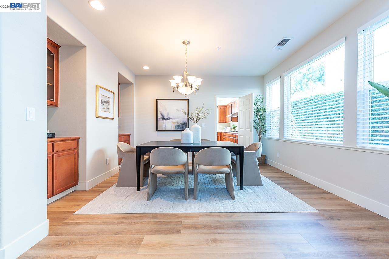 Detail Gallery Image 12 of 60 For 33038 Garfinkle St, Union City,  CA 94587 - 5 Beds | 4/1 Baths