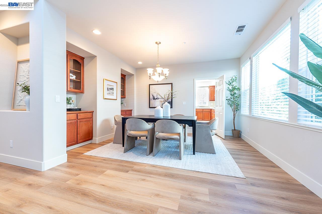 Detail Gallery Image 13 of 60 For 33038 Garfinkle St, Union City,  CA 94587 - 5 Beds | 4/1 Baths