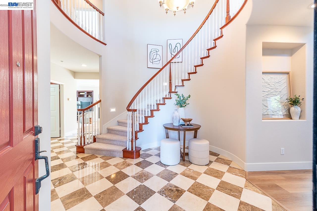 Detail Gallery Image 5 of 60 For 33038 Garfinkle St, Union City,  CA 94587 - 5 Beds | 4/1 Baths