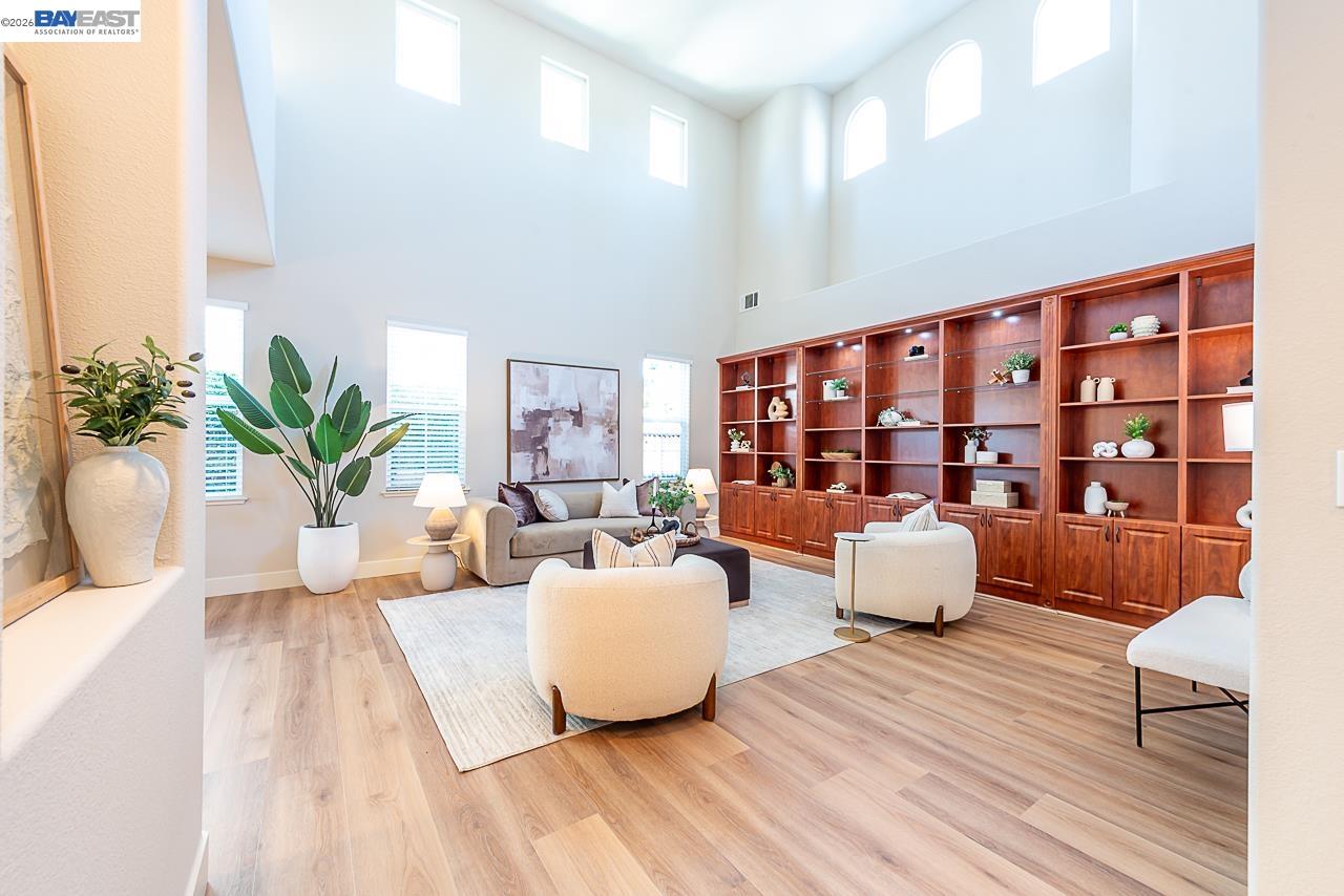 Detail Gallery Image 8 of 60 For 33038 Garfinkle St, Union City,  CA 94587 - 5 Beds | 4/1 Baths