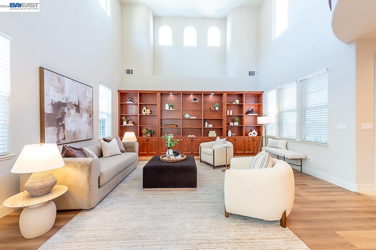 Detail Gallery Image 9 of 60 For 33038 Garfinkle St, Union City,  CA 94587 - 5 Beds | 4/1 Baths