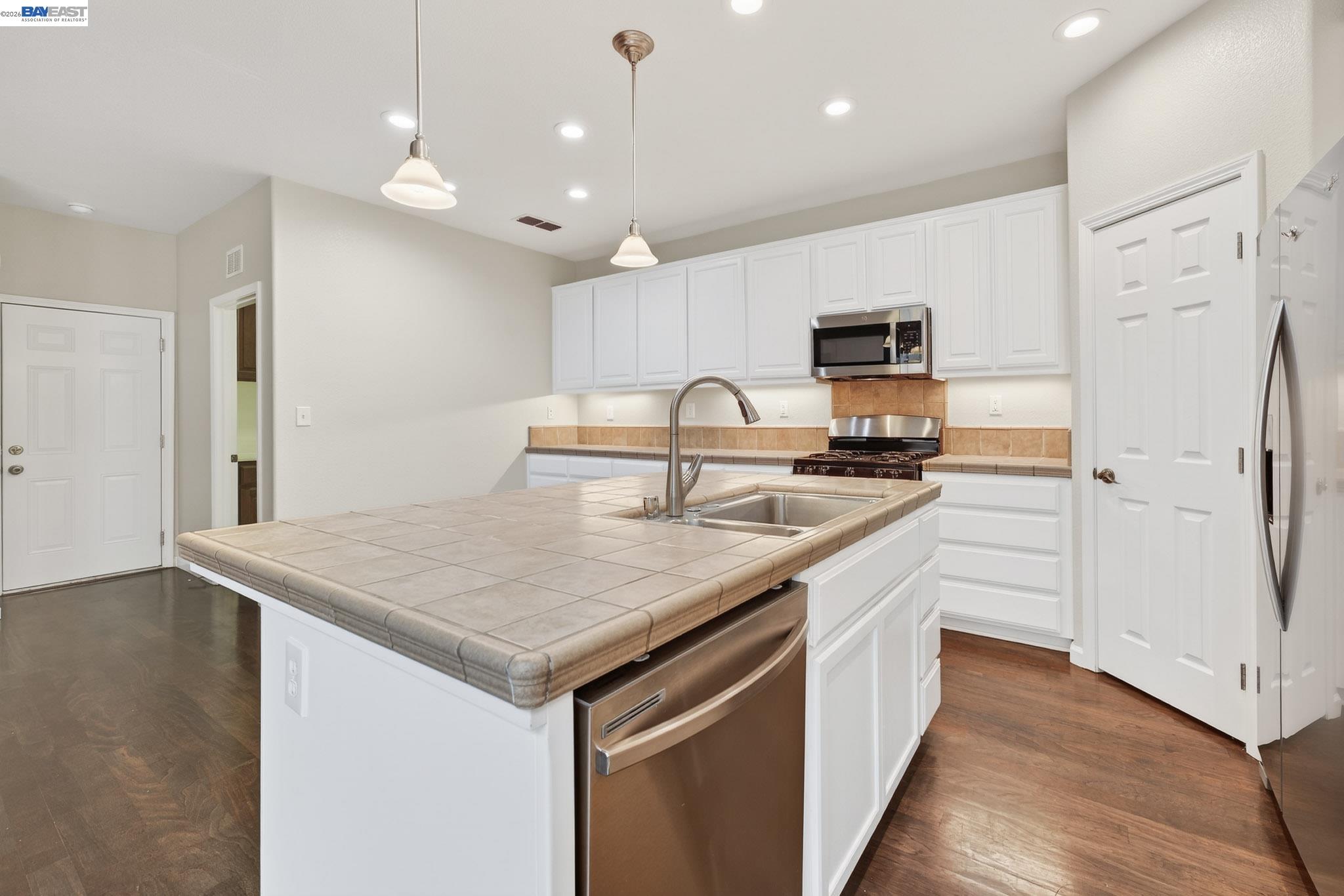 Detail Gallery Image 8 of 48 For 43 W Casita Ln, Mountain House,  CA 95391 - 3 Beds | 2/1 Baths