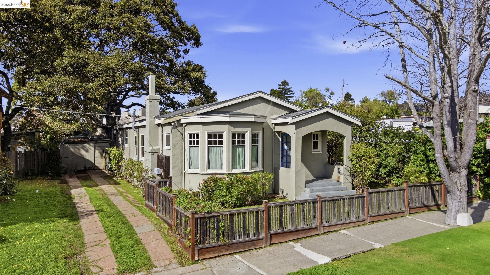 Front Image Thumbnail for EB41125808