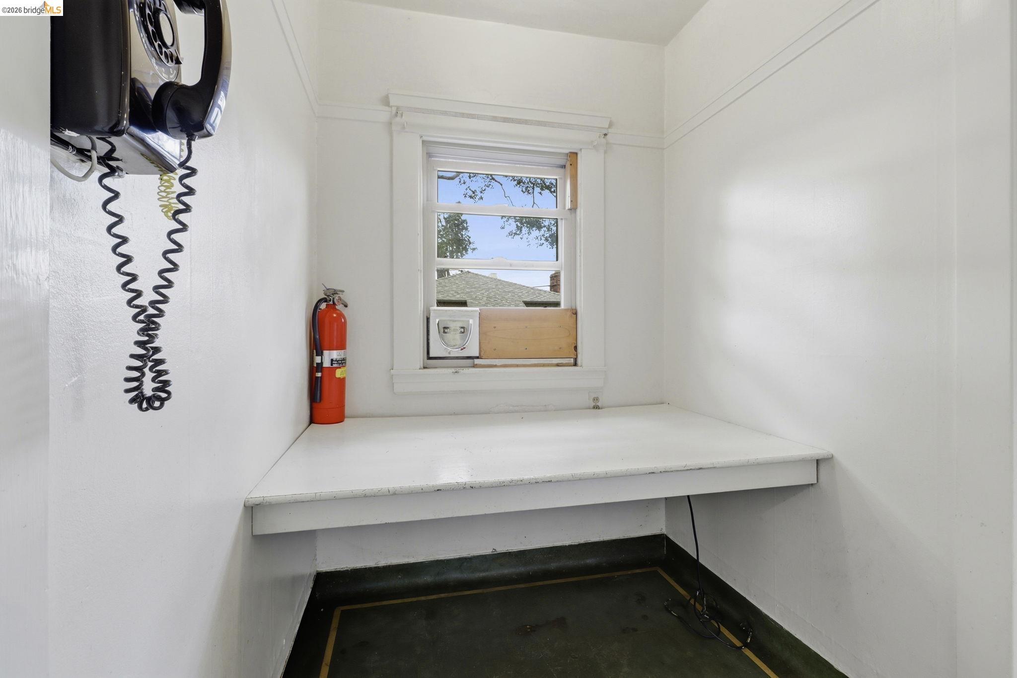 Detail Gallery Image 13 of 41 For 1529 Ada St, Berkeley,  CA 94703 - 5 Beds | 2 Baths
