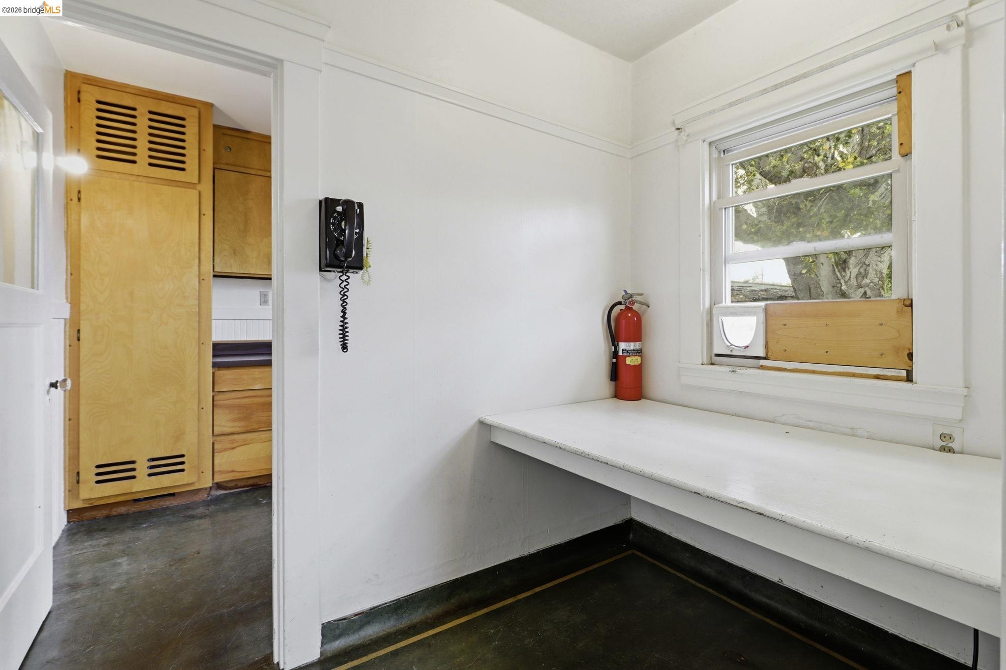 Detail Gallery Image 14 of 41 For 1529 Ada St, Berkeley,  CA 94703 - 5 Beds | 2 Baths