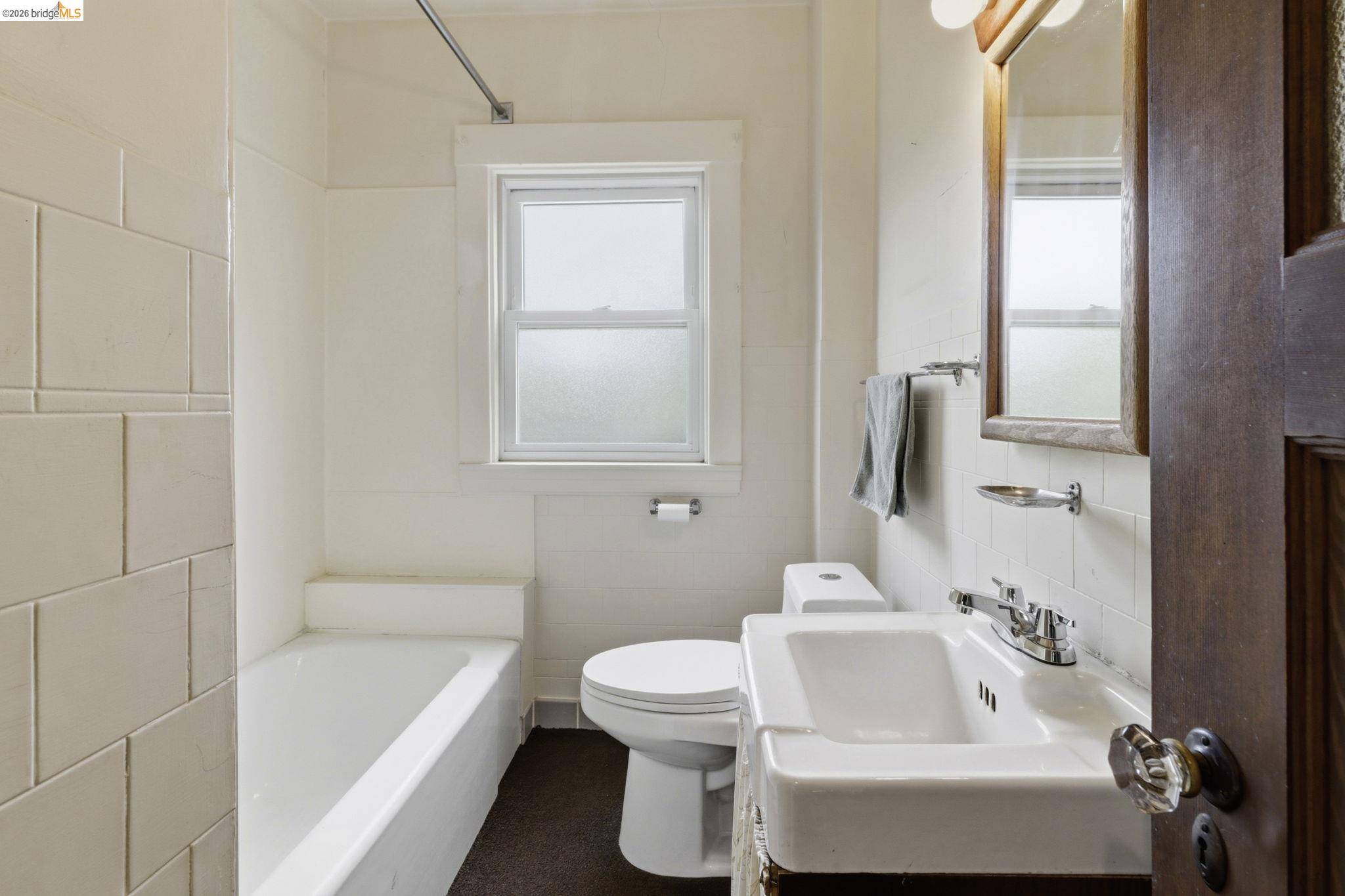 Detail Gallery Image 22 of 41 For 1529 Ada St, Berkeley,  CA 94703 - 5 Beds | 2 Baths