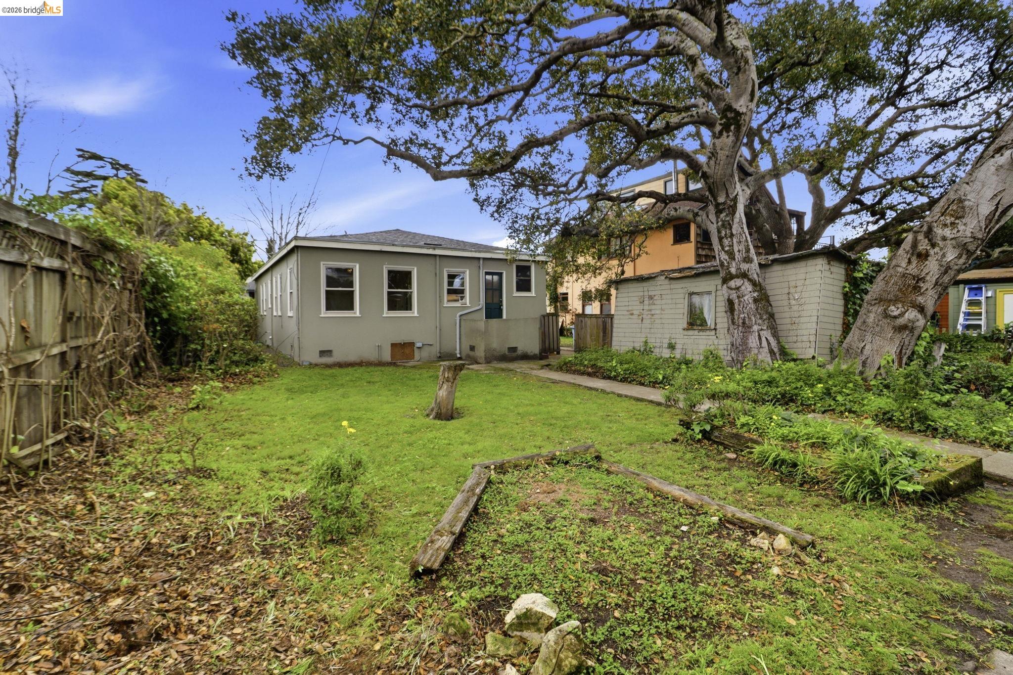 Detail Gallery Image 24 of 41 For 1529 Ada St, Berkeley,  CA 94703 - 5 Beds | 2 Baths