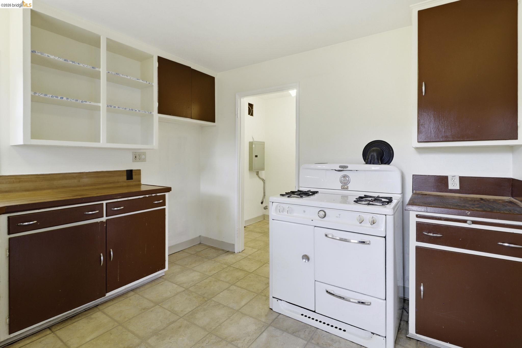 Detail Gallery Image 27 of 41 For 1529 Ada St, Berkeley,  CA 94703 - 5 Beds | 2 Baths