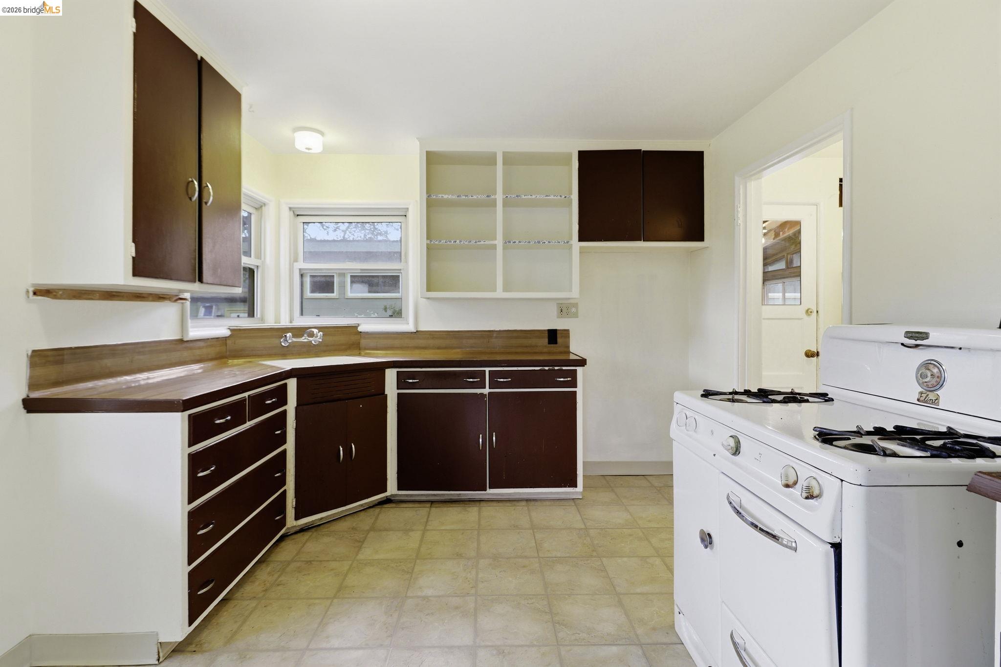 Detail Gallery Image 28 of 41 For 1529 Ada St, Berkeley,  CA 94703 - 5 Beds | 2 Baths