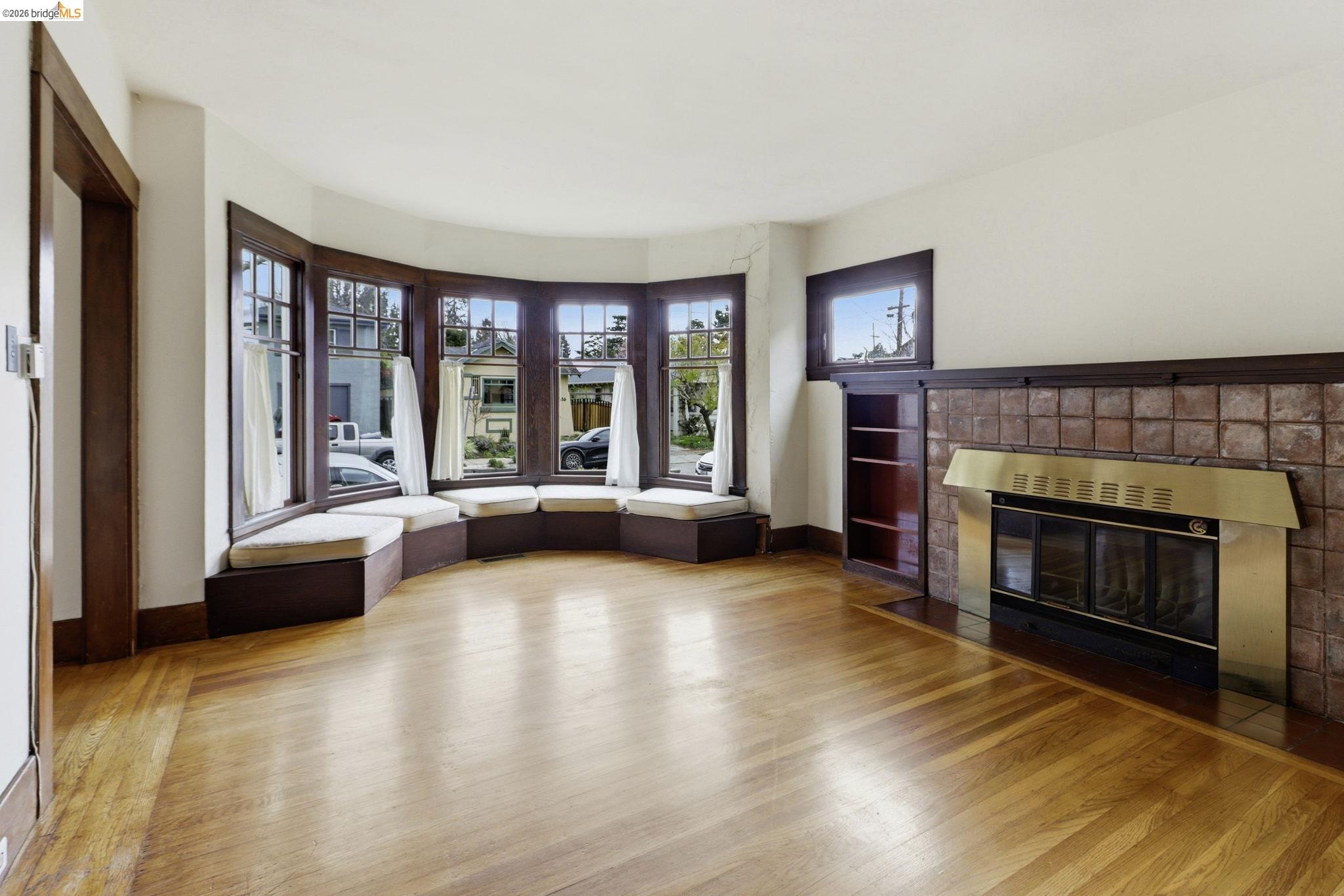 Detail Gallery Image 4 of 41 For 1529 Ada St, Berkeley,  CA 94703 - 5 Beds | 2 Baths