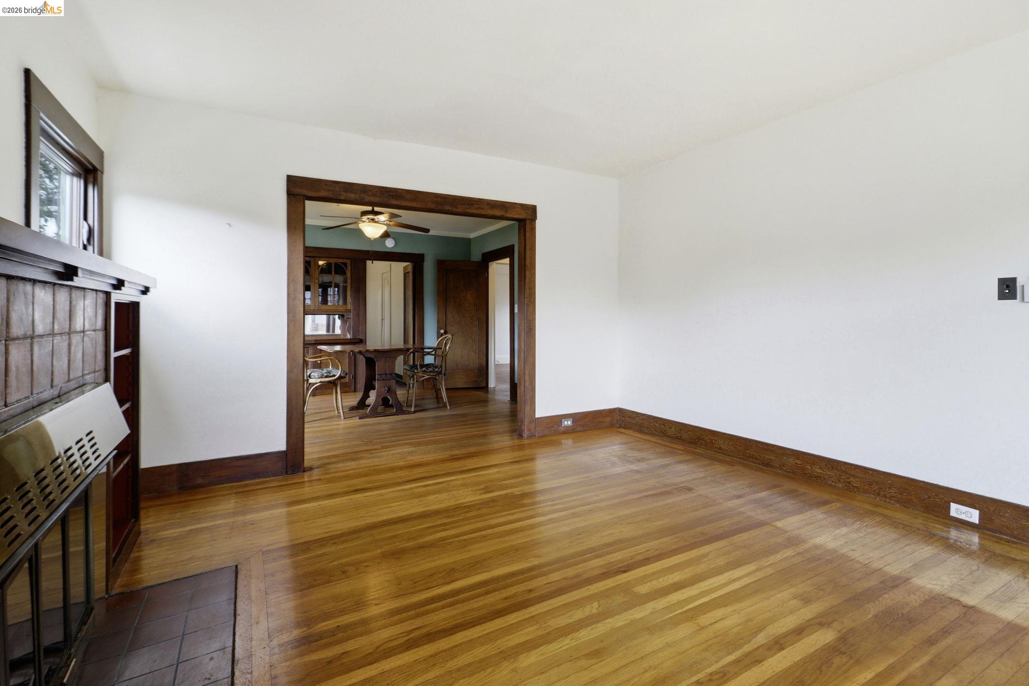 Detail Gallery Image 5 of 41 For 1529 Ada St, Berkeley,  CA 94703 - 5 Beds | 2 Baths