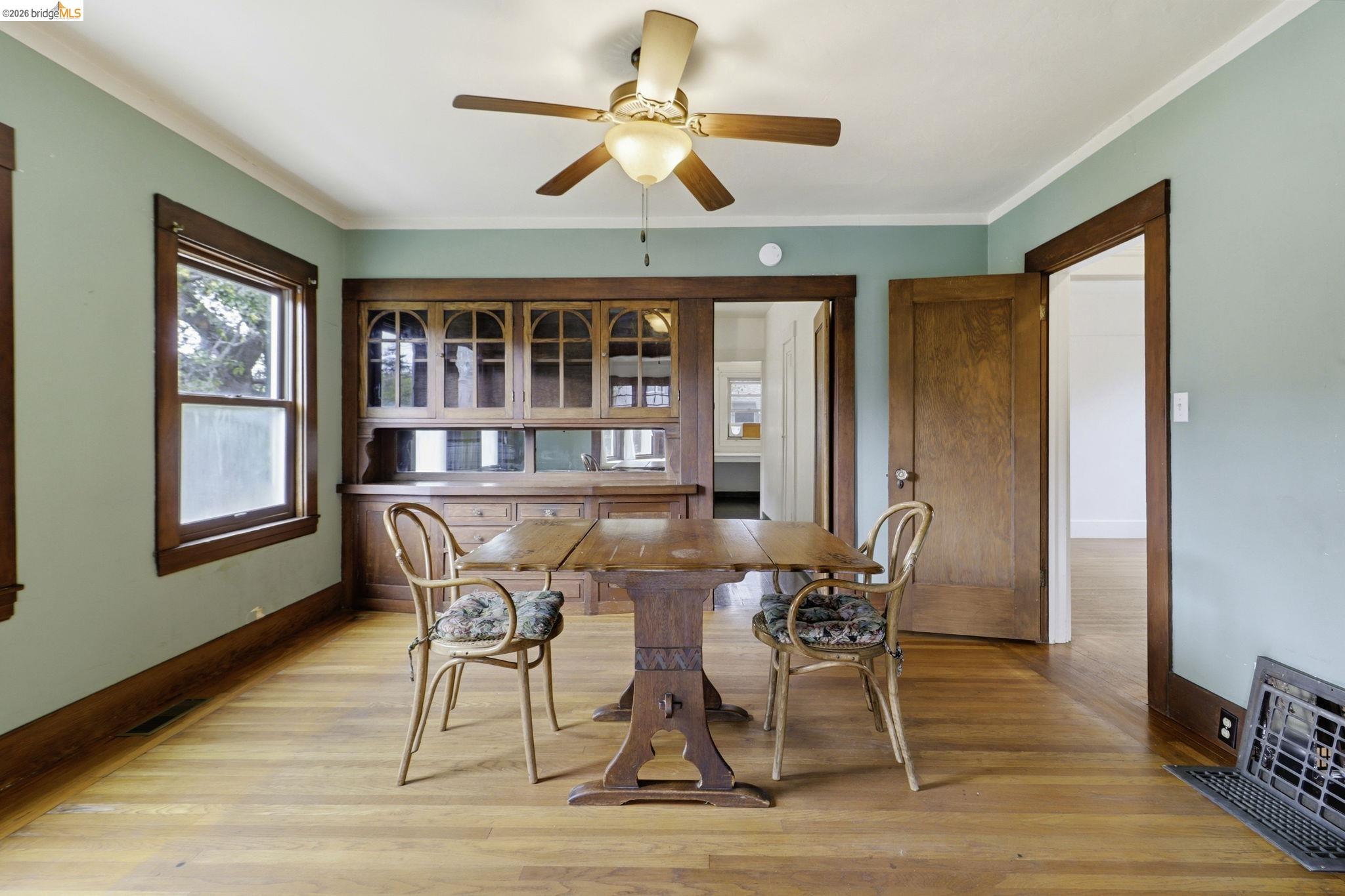 Detail Gallery Image 7 of 41 For 1529 Ada St, Berkeley,  CA 94703 - 5 Beds | 2 Baths